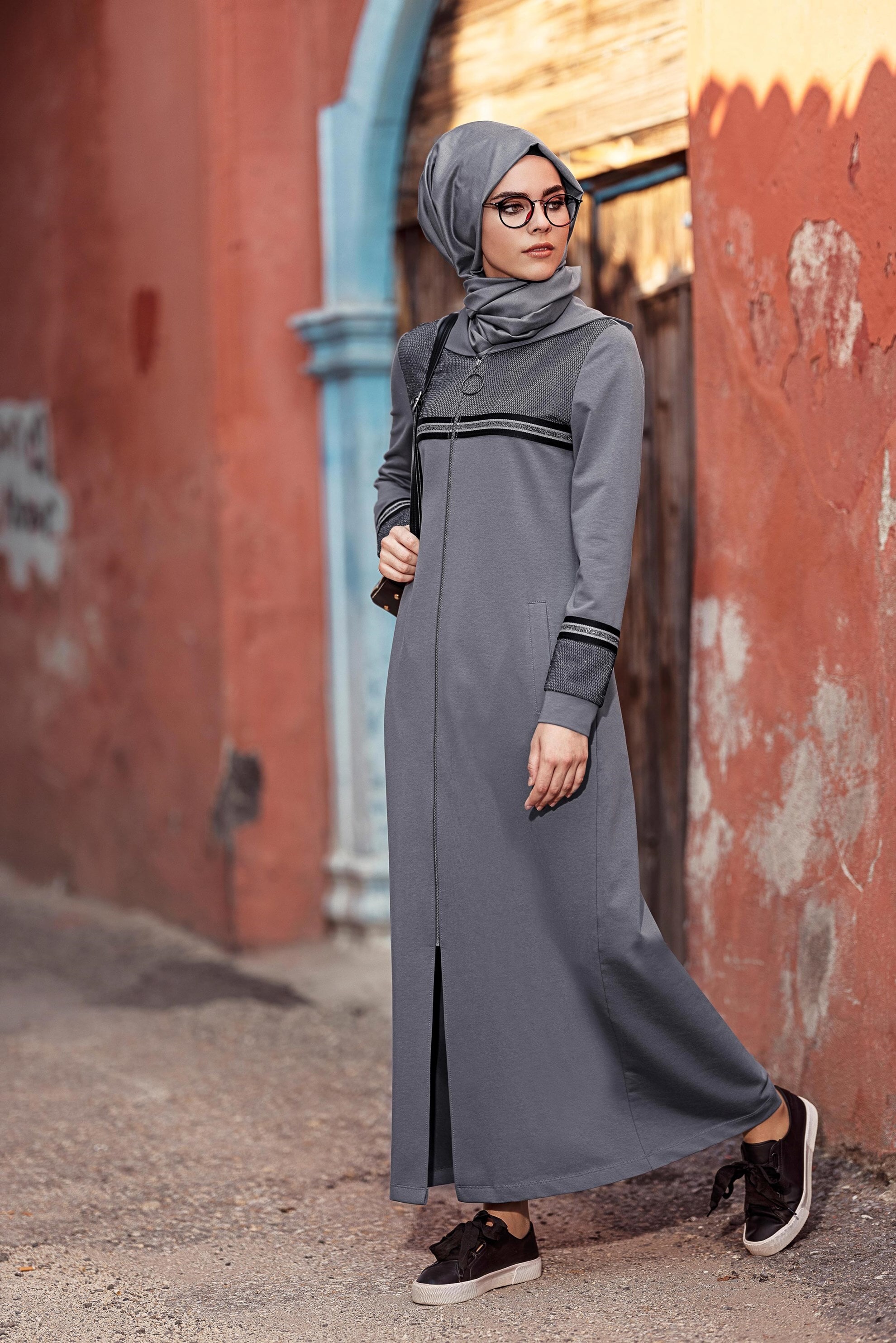 Tesettür giyim GRİ  ŞERİT DETAYLI EŞOFMAN TUNİK 4538