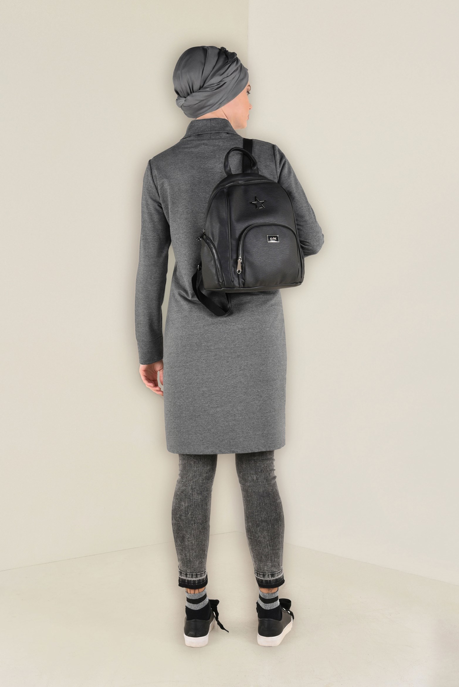 Tesettür giyim GRİ BALIKÇI YAKA BONCUK DETAYLI EŞOFMAN TUNİK  4545