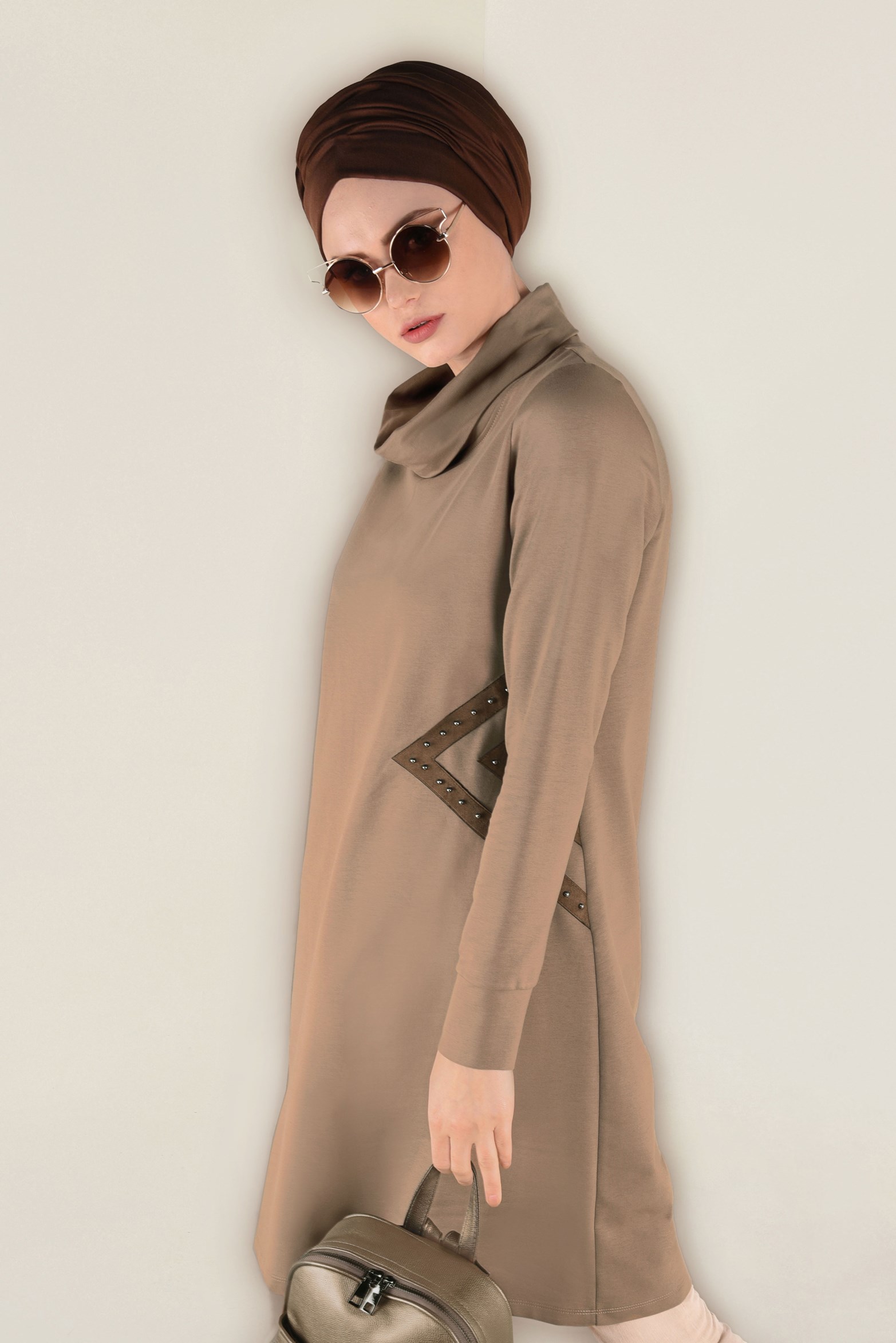 Tesettür giyim KAHVE BALIKÇI YAKA BONCUK DETAYLI EŞOFMAN TUNİK  4545