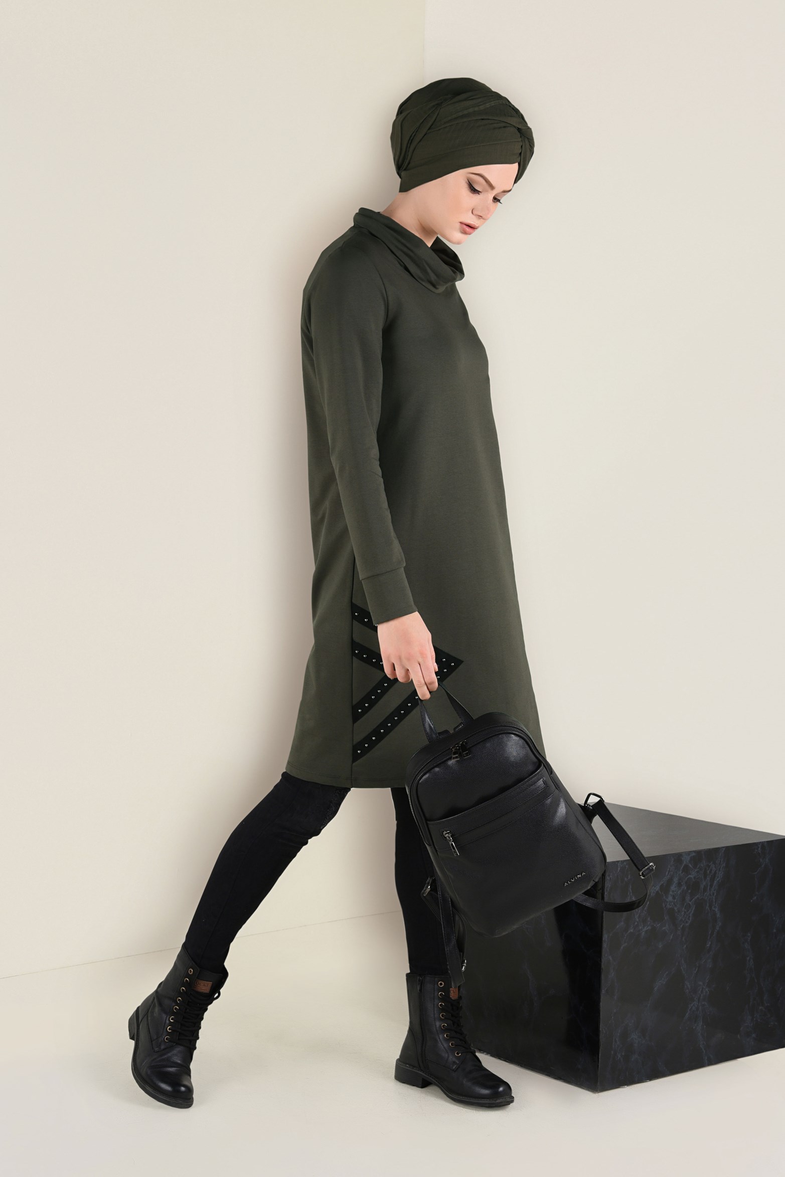 Tesettür giyim HAKİ BALIKÇI YAKA BONCUK DETAYLI EŞOFMAN TUNİK  4545