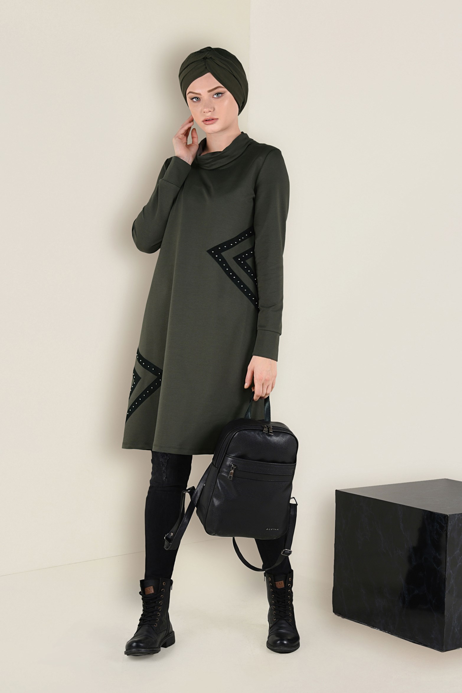 Tesettür giyim HAKİ BALIKÇI YAKA BONCUK DETAYLI EŞOFMAN TUNİK  4545