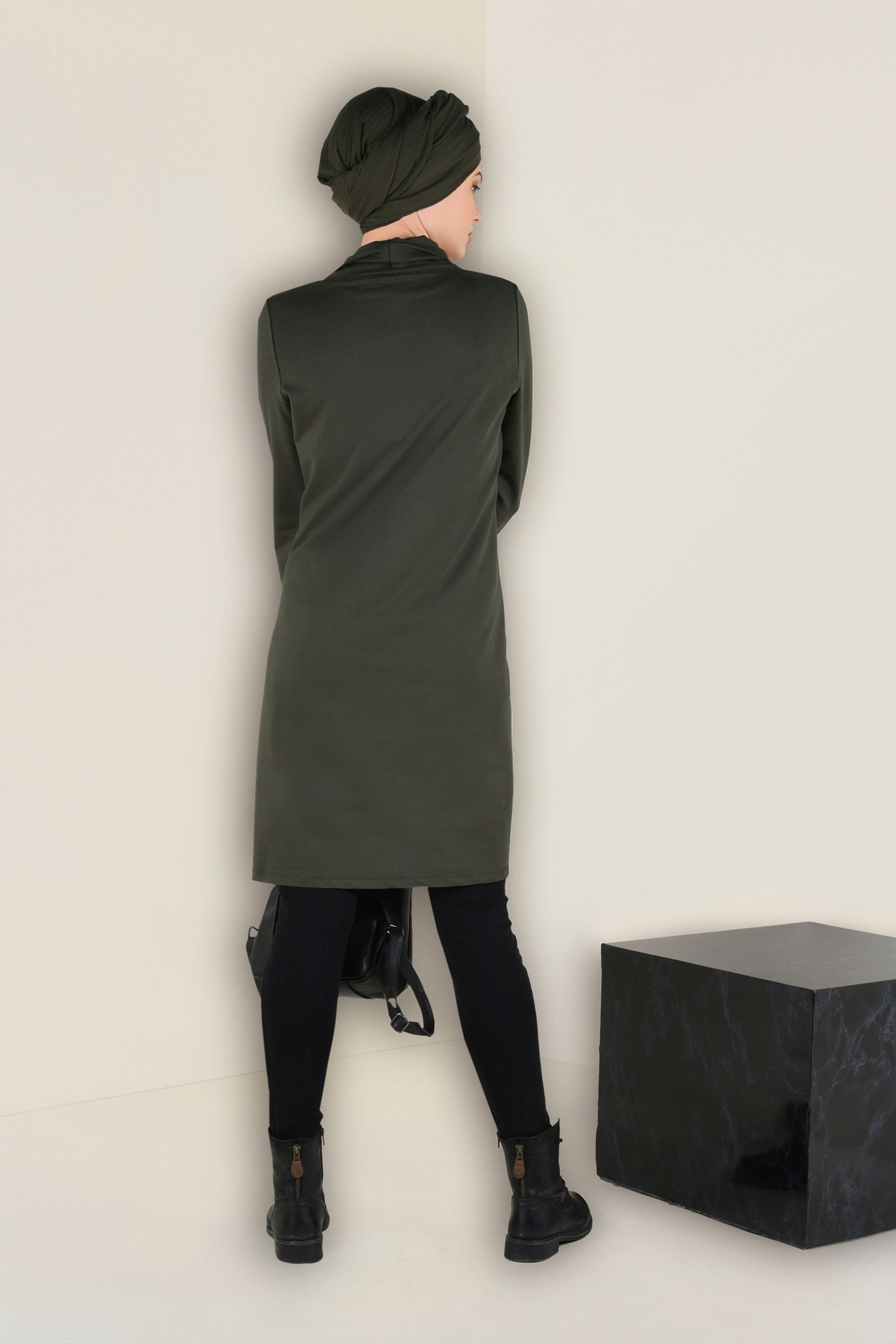 Tesettür giyim HAKİ BALIKÇI YAKA BONCUK DETAYLI EŞOFMAN TUNİK  4545