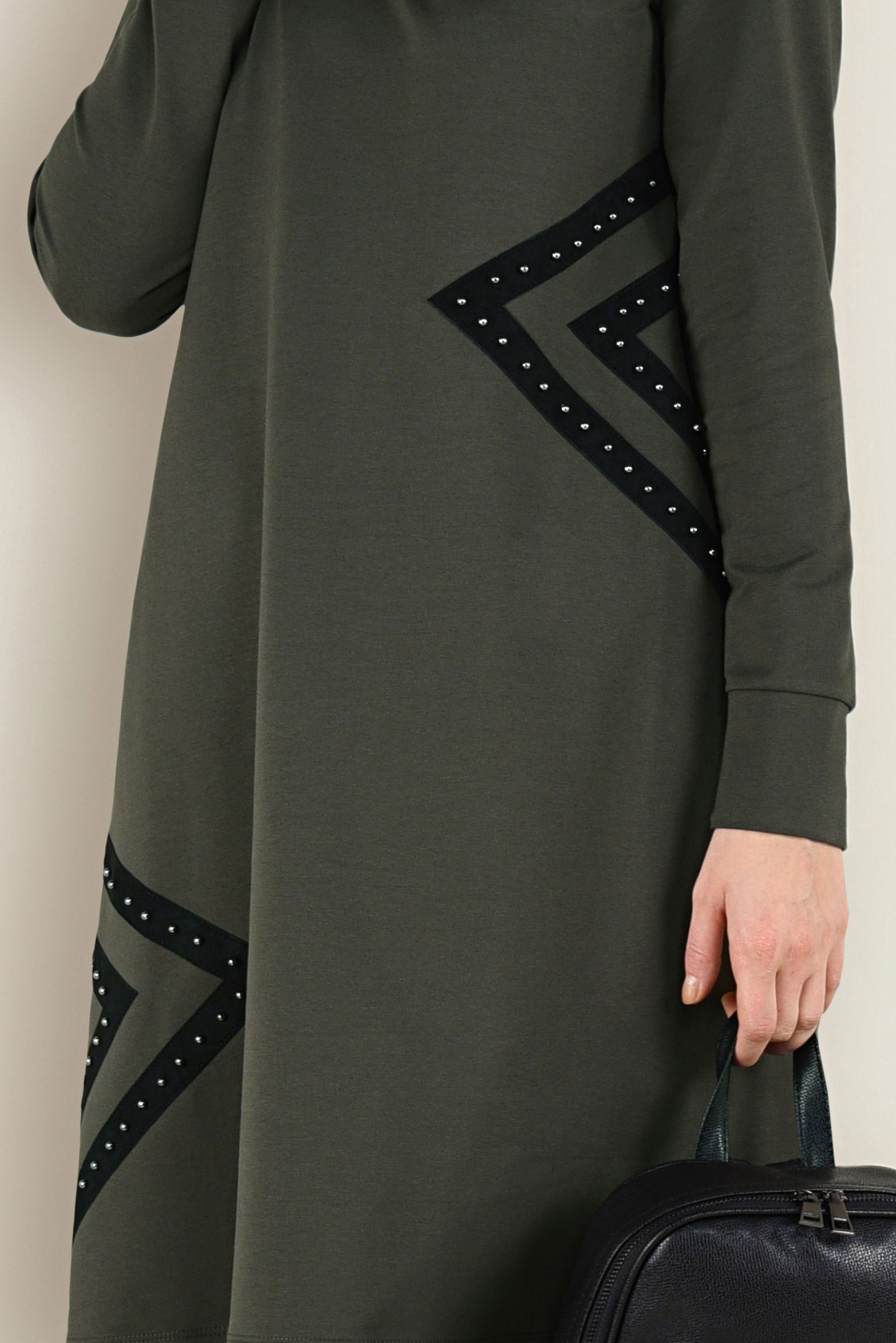 Tesettür giyim HAKİ BALIKÇI YAKA BONCUK DETAYLI EŞOFMAN TUNİK  4545