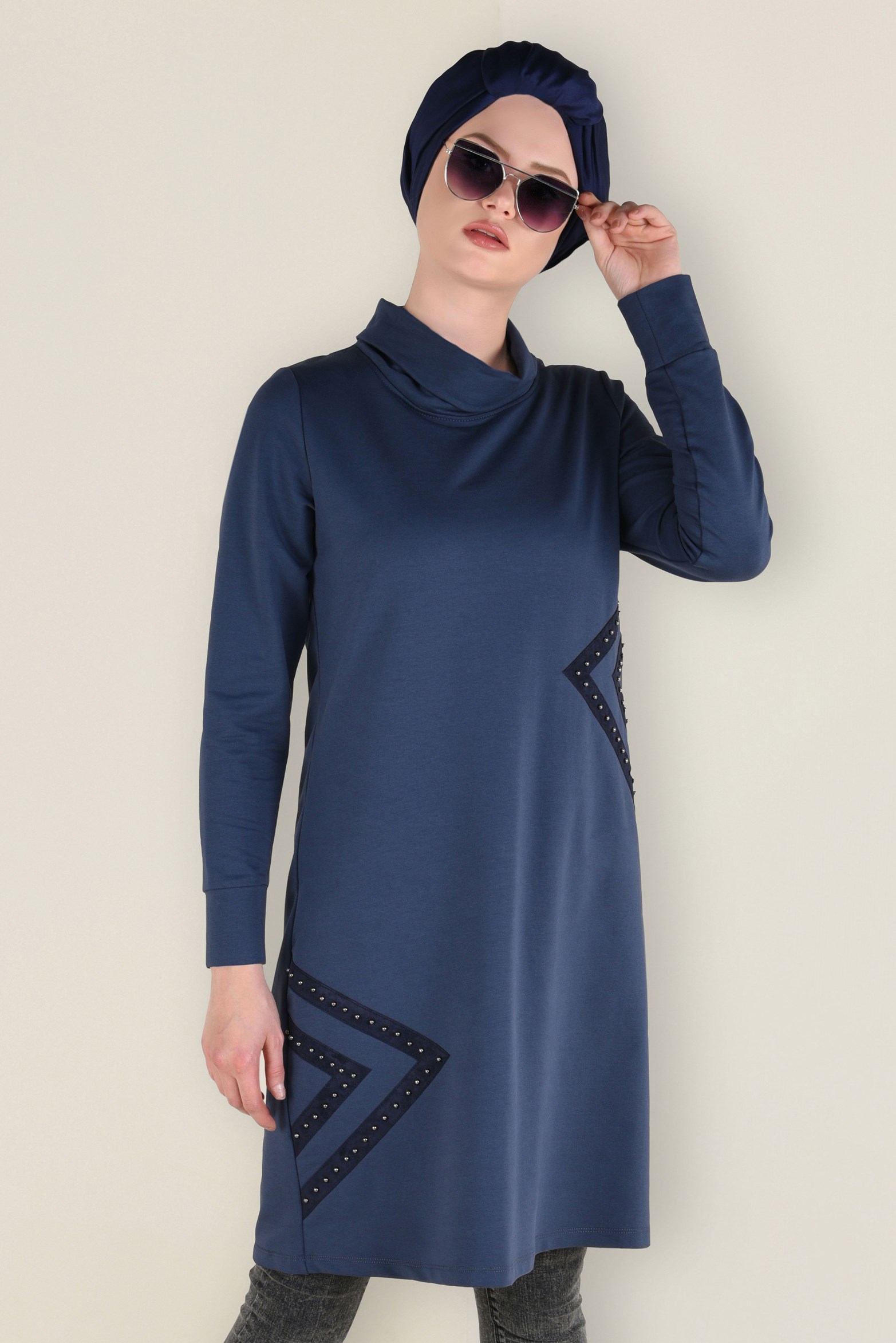 Tesettür giyim LACİVERT BALIKÇI YAKA BONCUK DETAYLI EŞOFMAN TUNİK  4545