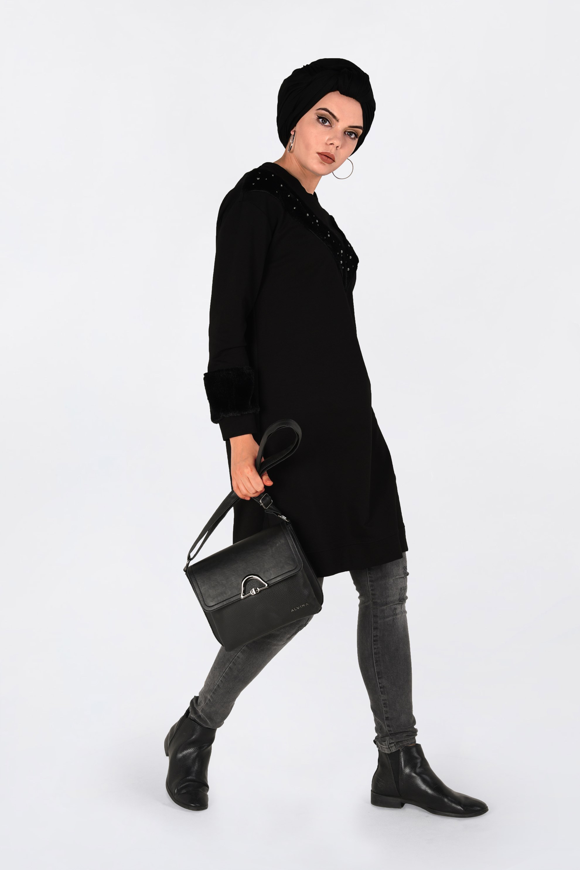 Tesettür giyim SİYAH KÜRK VE İNCİ DETAYLI EŞOFMAN TUNİK 4548