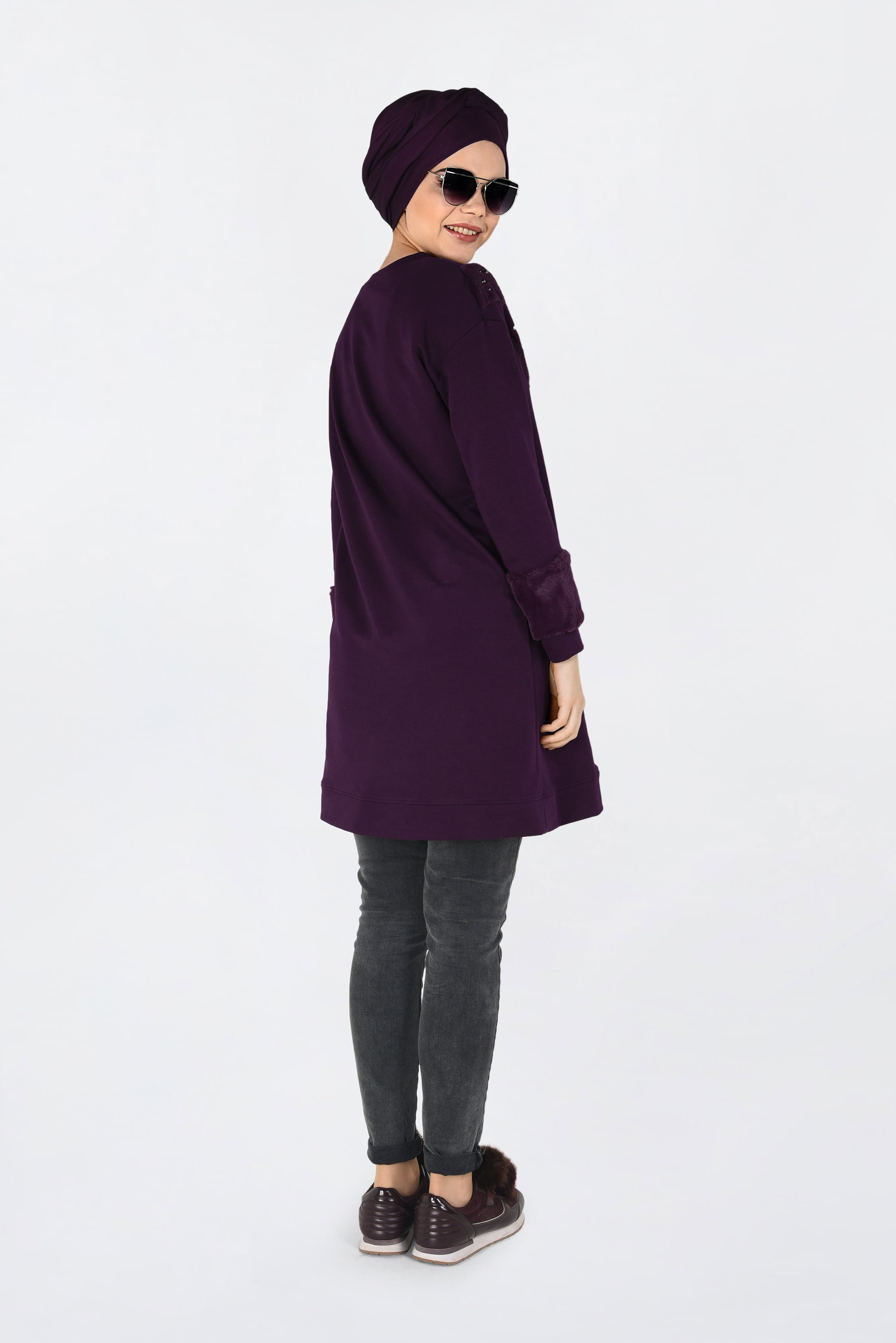 Tesettür giyim MÜRDÜM KÜRK VE İNCİ DETAYLI EŞOFMAN TUNİK 4548