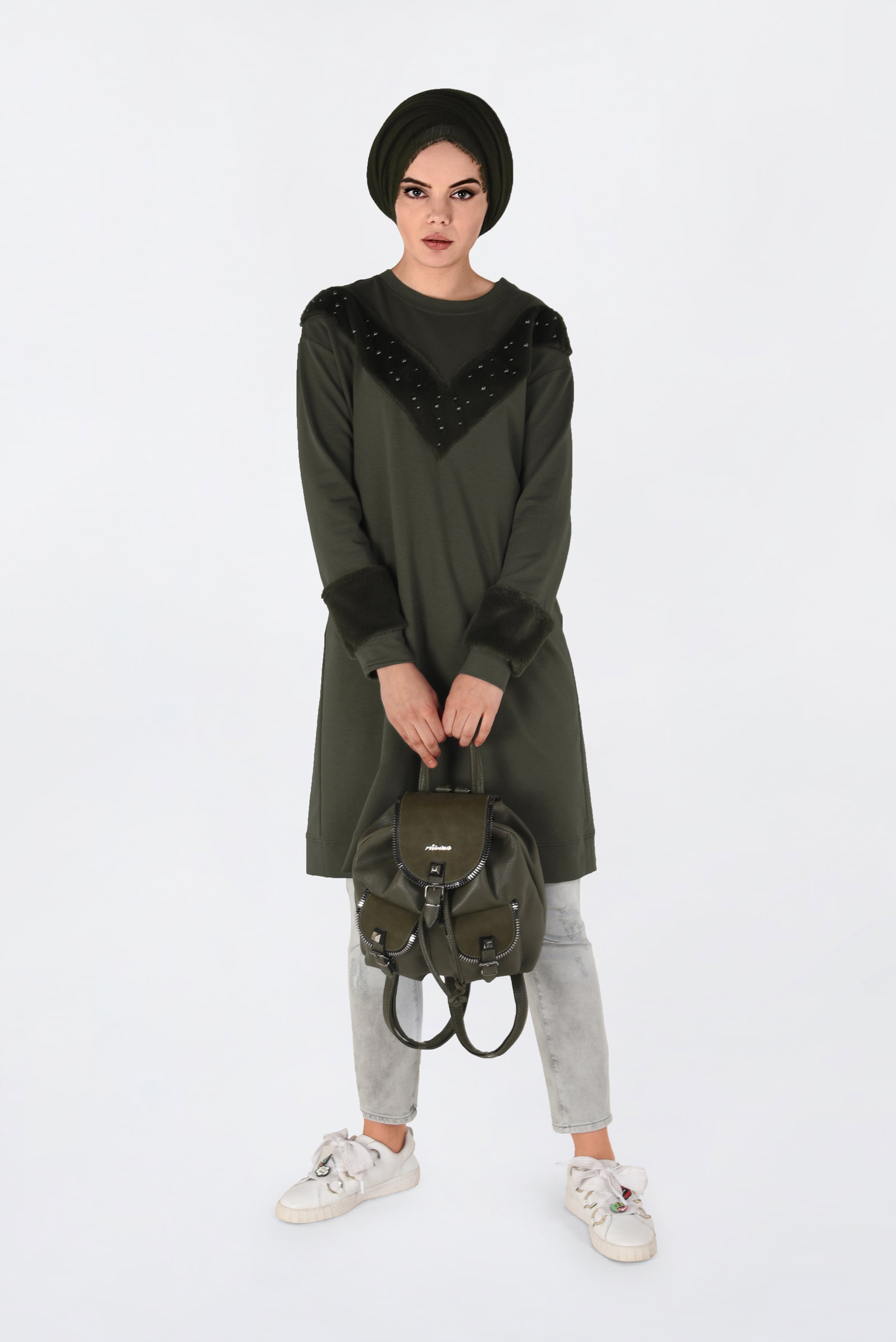 Tesettür giyim HAKİ KÜRK VE İNCİ DETAYLI EŞOFMAN TUNİK 4548