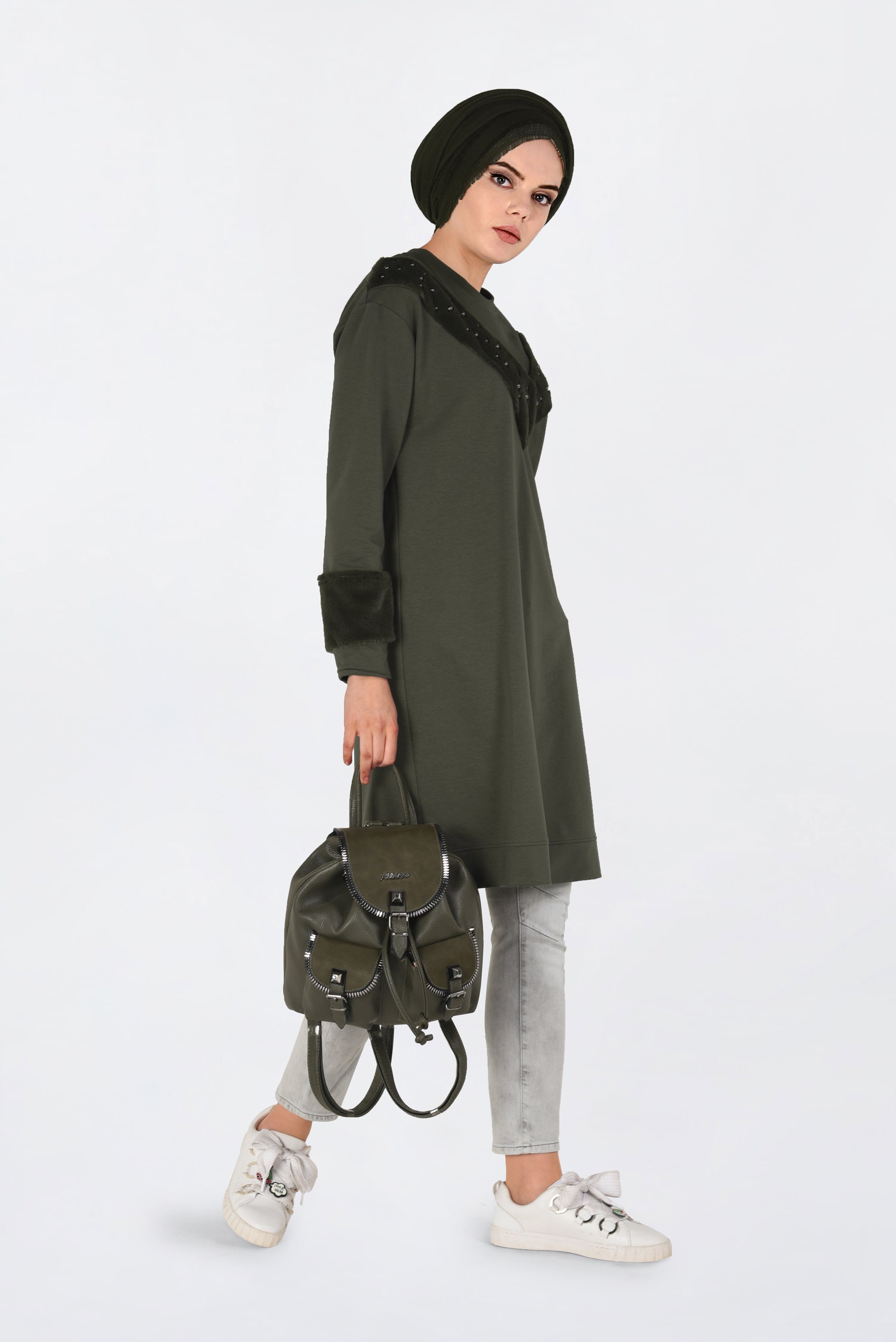 Tesettür giyim HAKİ KÜRK VE İNCİ DETAYLI EŞOFMAN TUNİK 4548