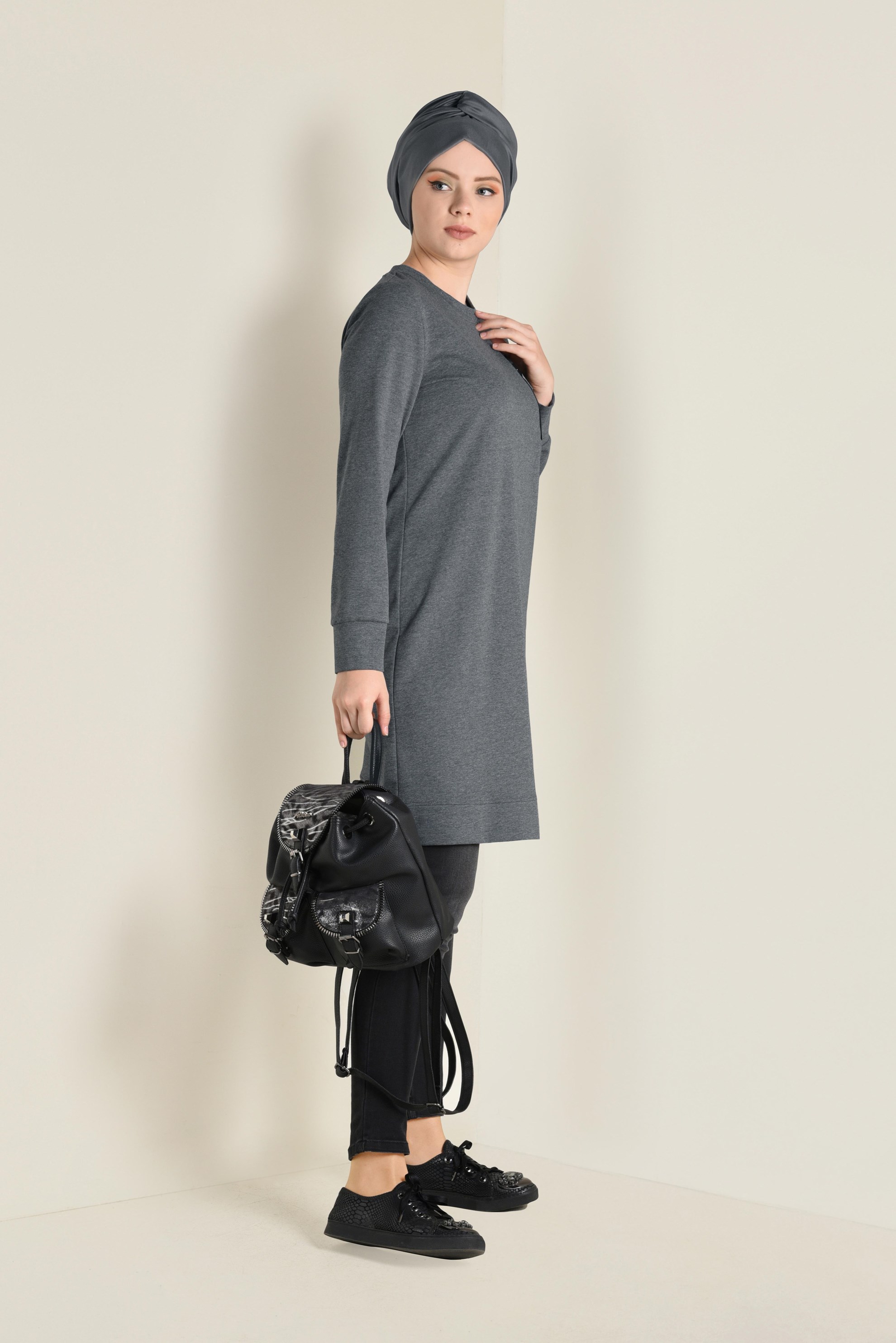 Tesettür giyim GRİ CEP DETAYLI EŞOFMAN TUNİK 4552