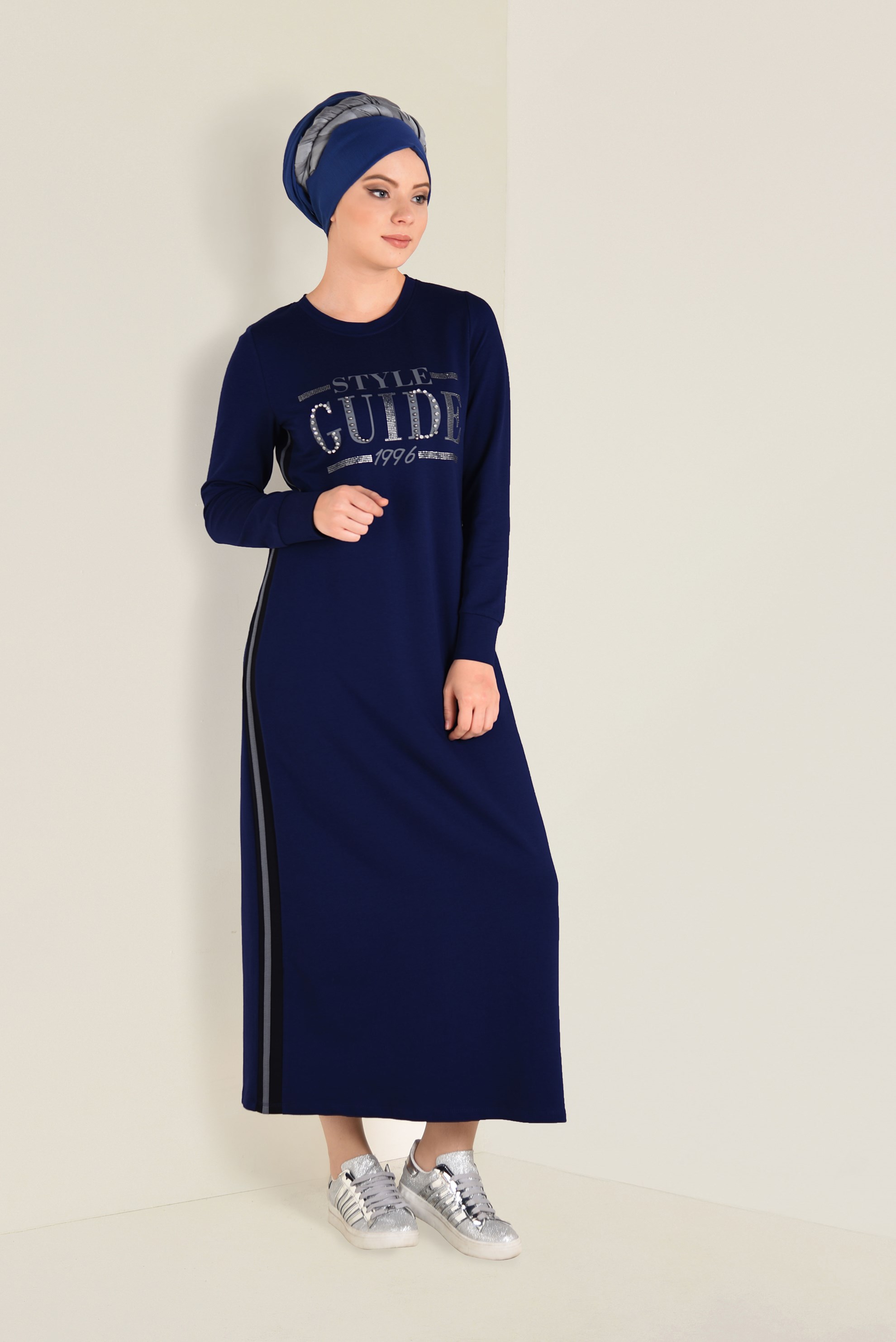 Tesettür giyim LACİVERT TAŞ BASKILI EŞOFMAN ELBİSE 4555 