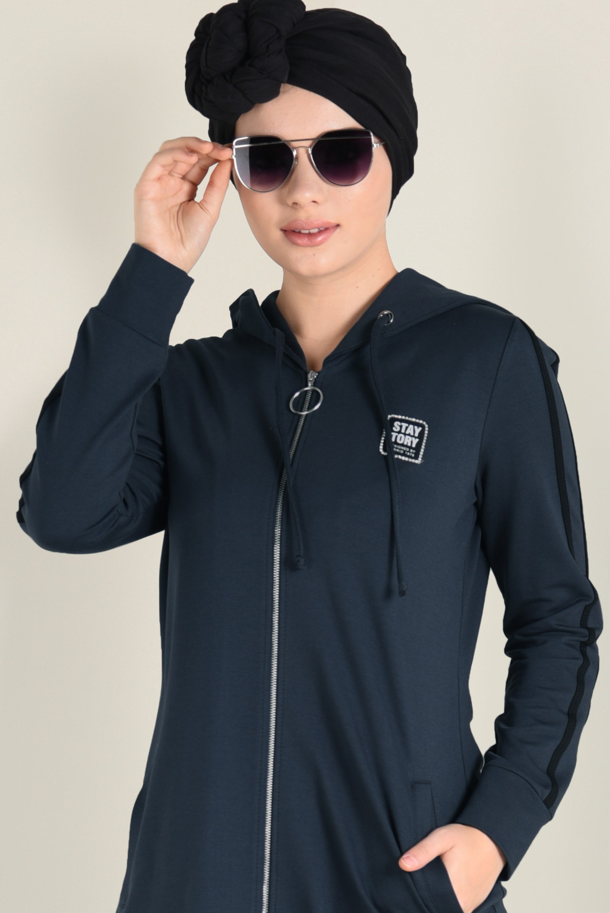 Tesettür giyim GRİ KAPÜŞONLU FERMUARLI EŞOFMAN TUNİK 4715