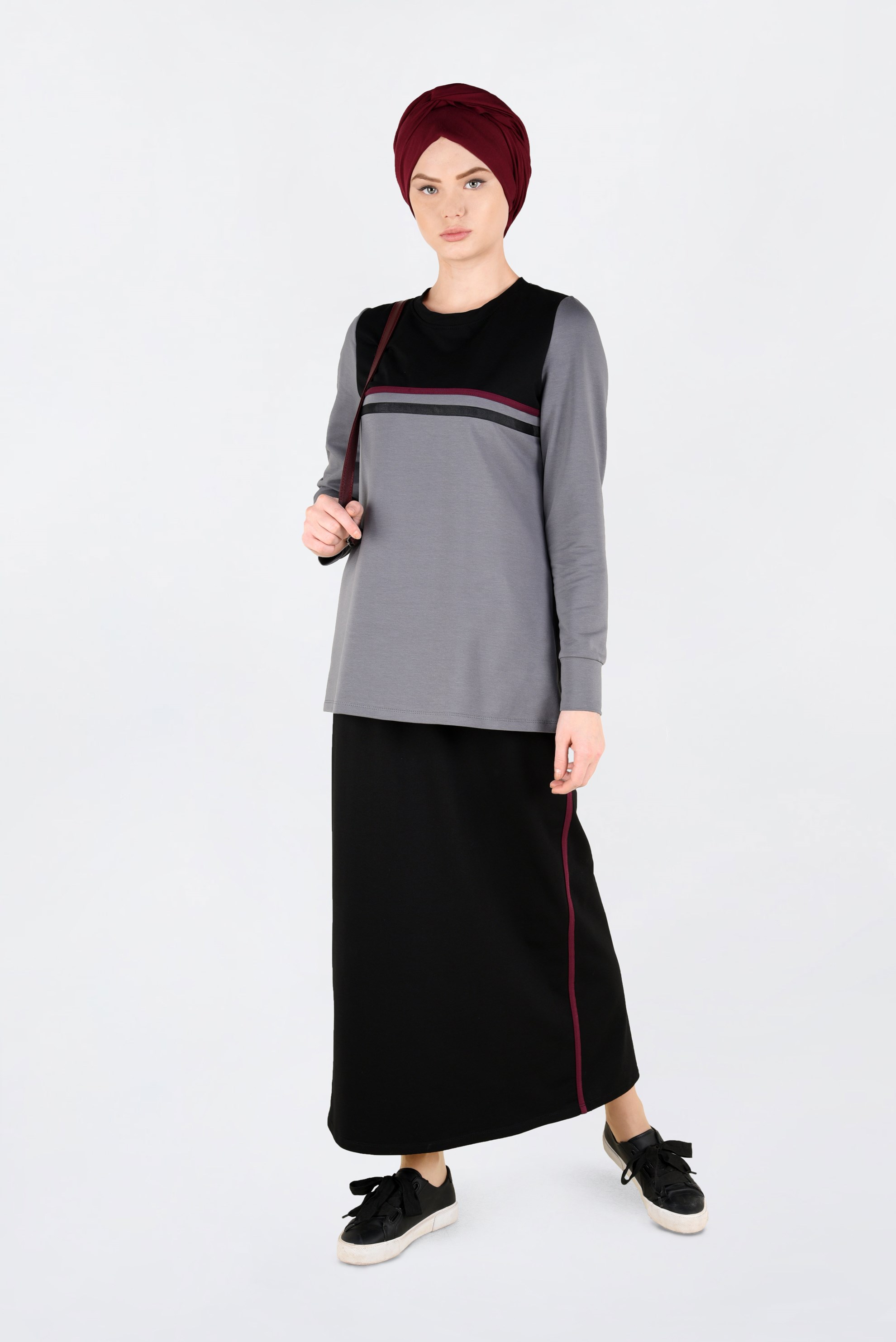 Tesettür giyim GRİ ŞERİT DETAYLI 2&prime;Lİ ETEKLİ EŞOFMAN TAKIM 4717