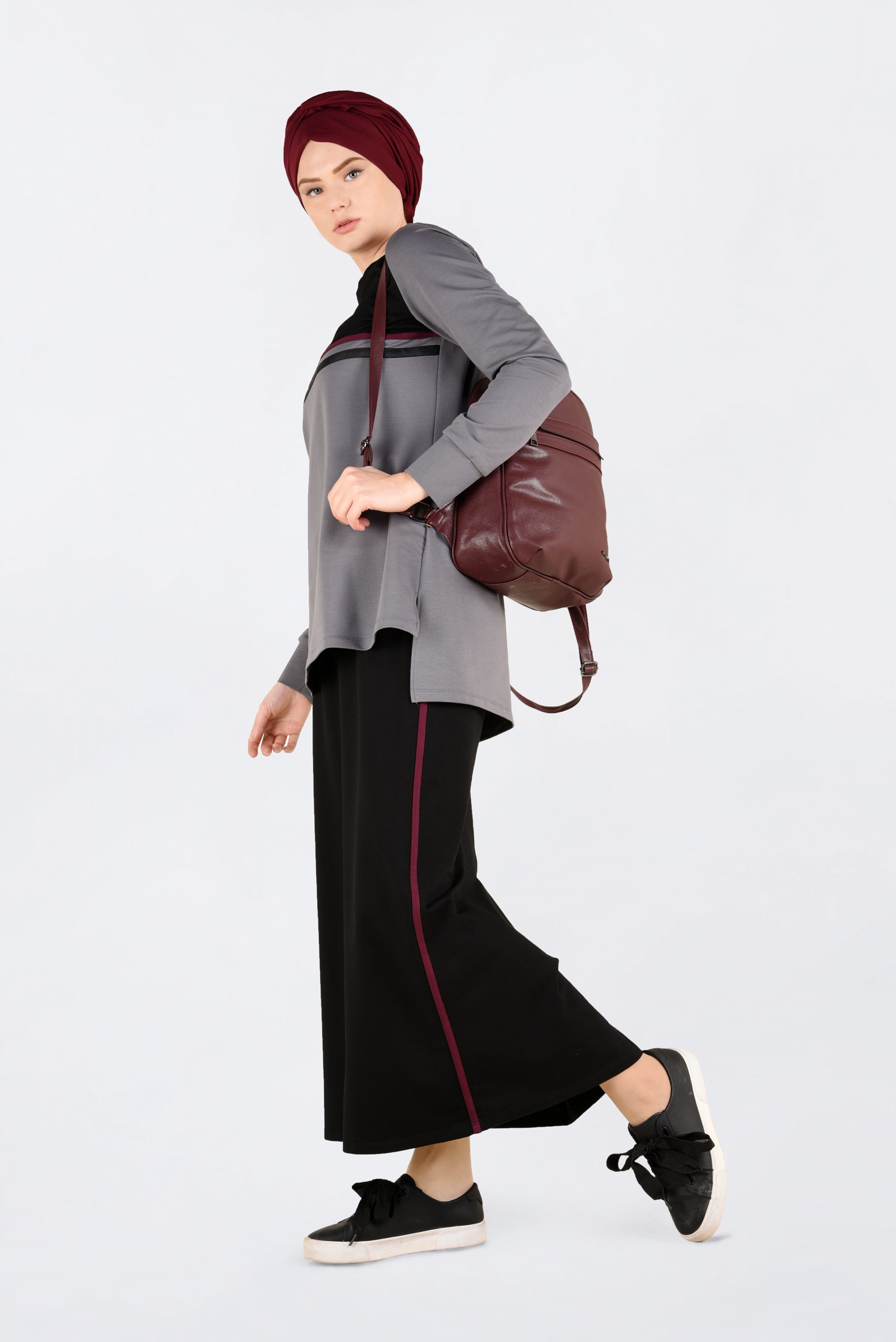 Tesettür giyim GRİ ŞERİT DETAYLI 2&prime;Lİ ETEKLİ EŞOFMAN TAKIM 4717