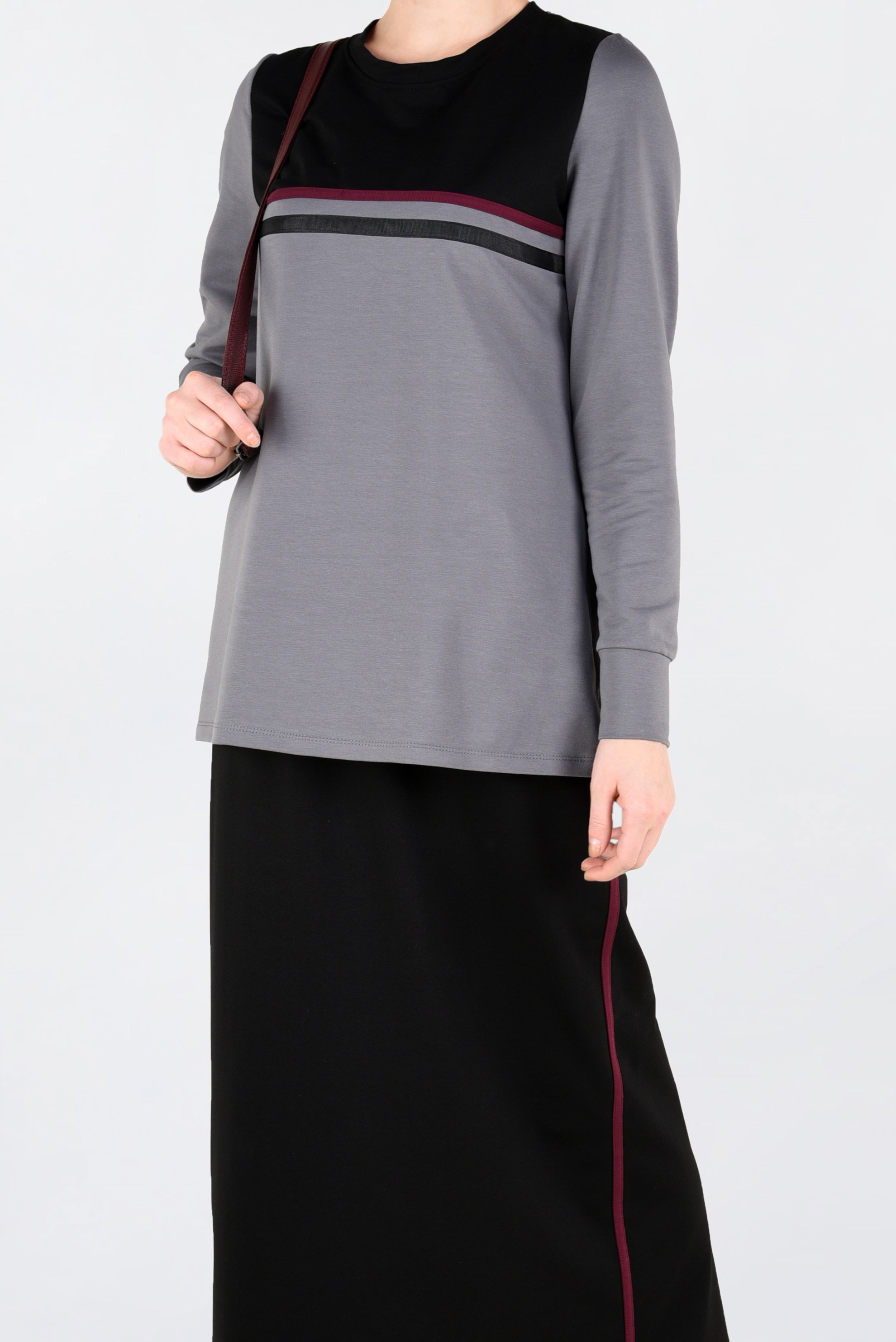 Tesettür giyim GRİ ŞERİT DETAYLI 2&prime;Lİ ETEKLİ EŞOFMAN TAKIM 4717