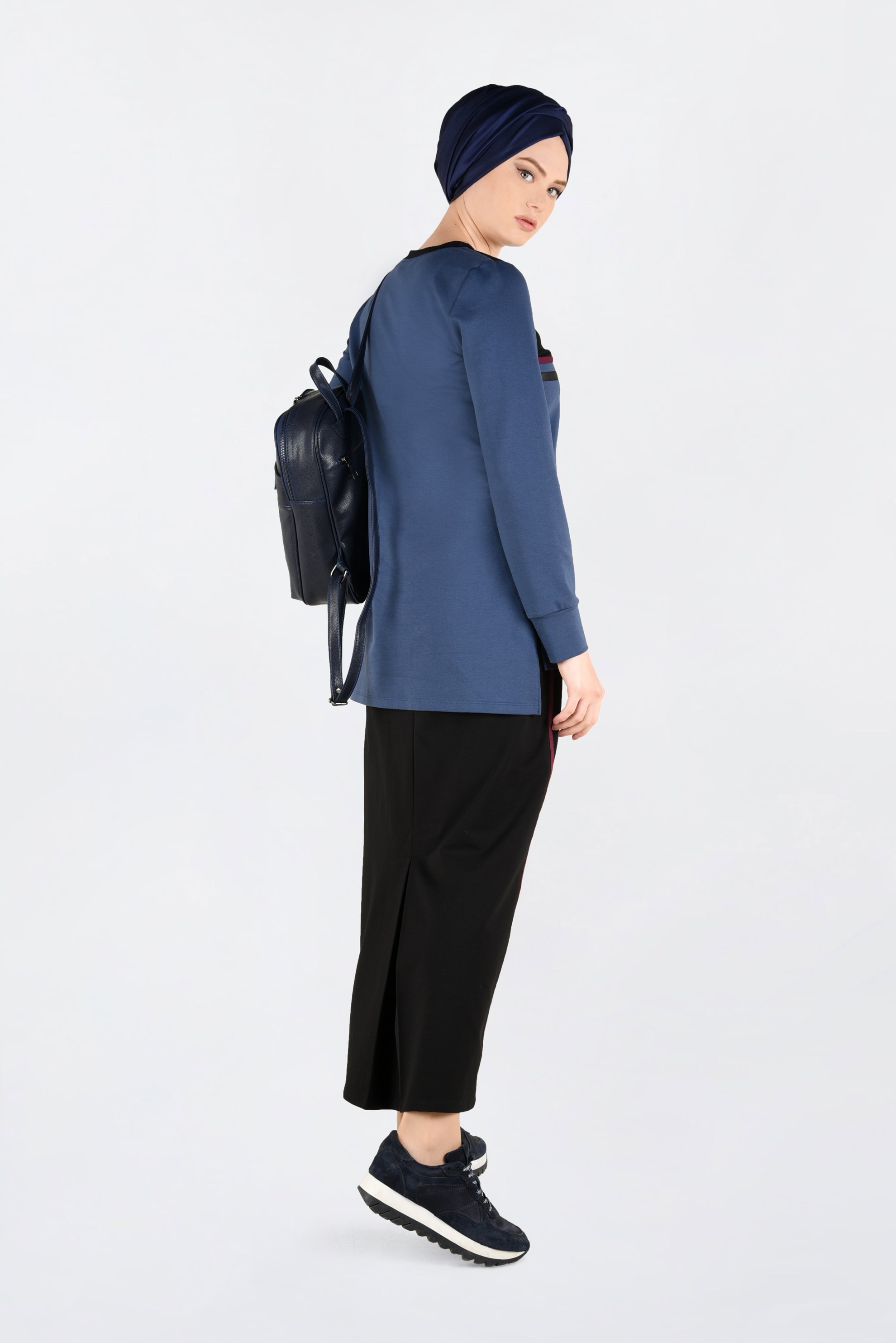 Tesettür giyim LACİVERT ŞERİT DETAYLI 2&prime;Lİ ETEKLİ EŞOFMAN TAKIM 4717