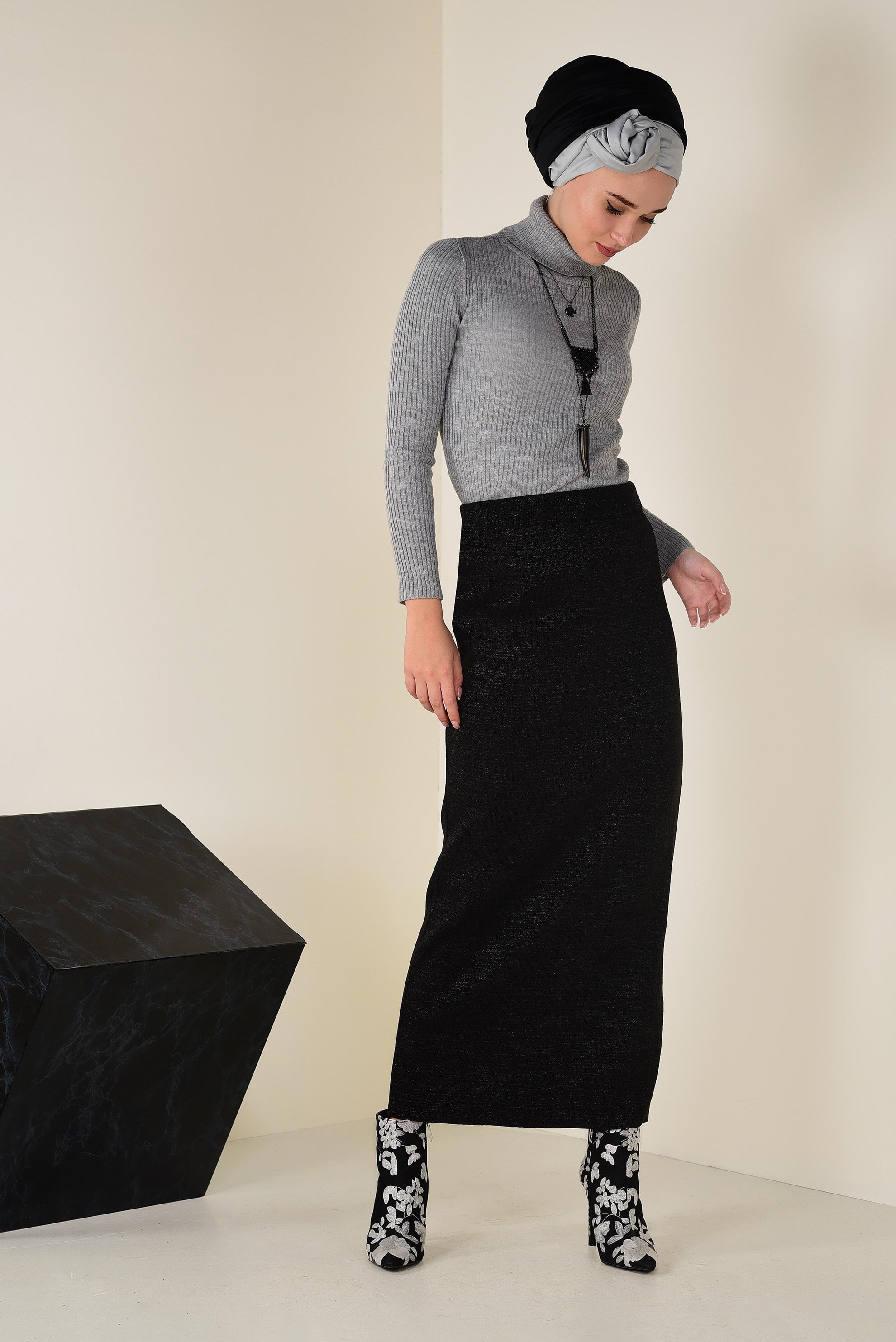 Tesettür giyim SİYAH SİMLİ TRİKO ETEK 6241
