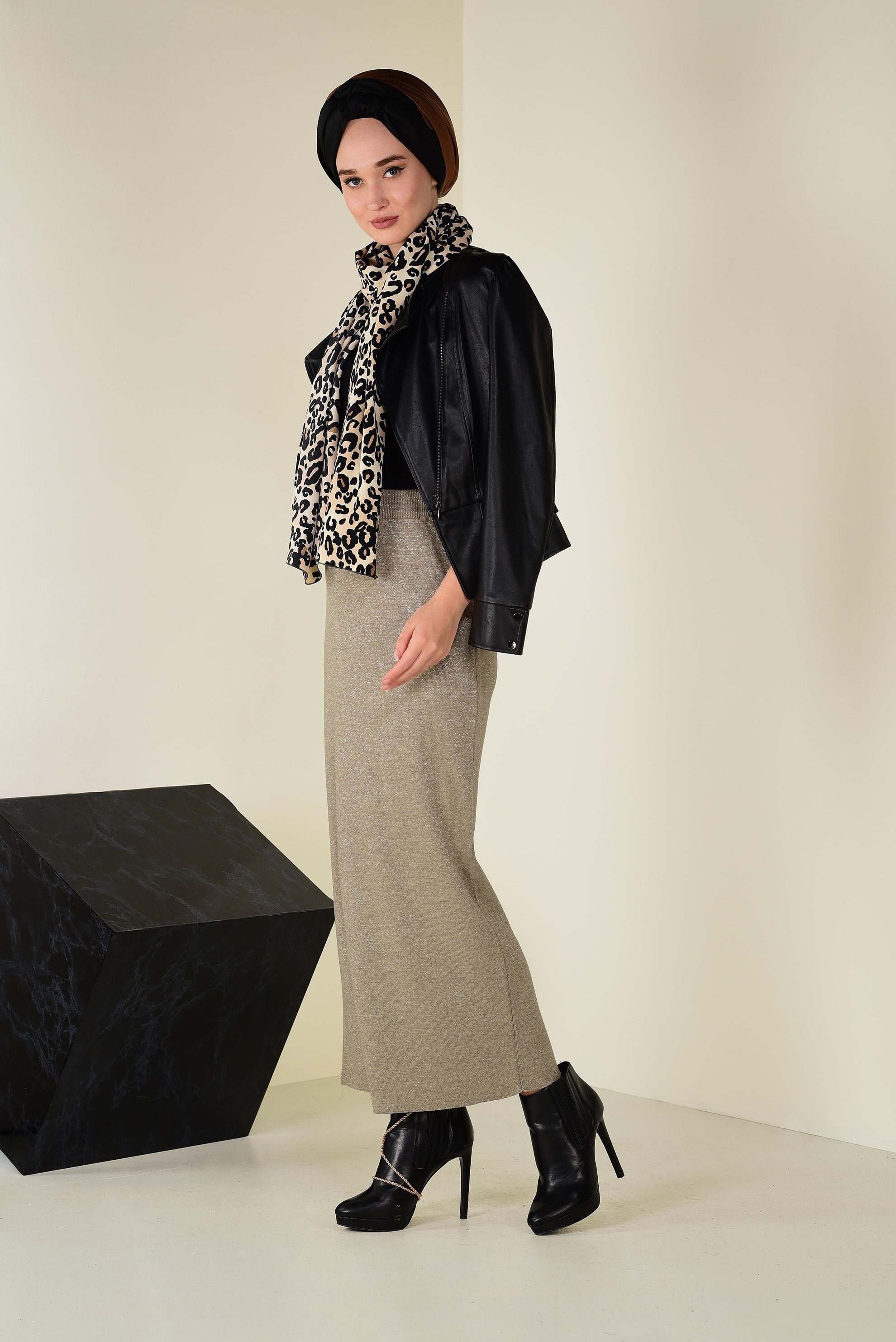 Tesettür giyim BEJ SİMLİ TRİKO ETEK 6241