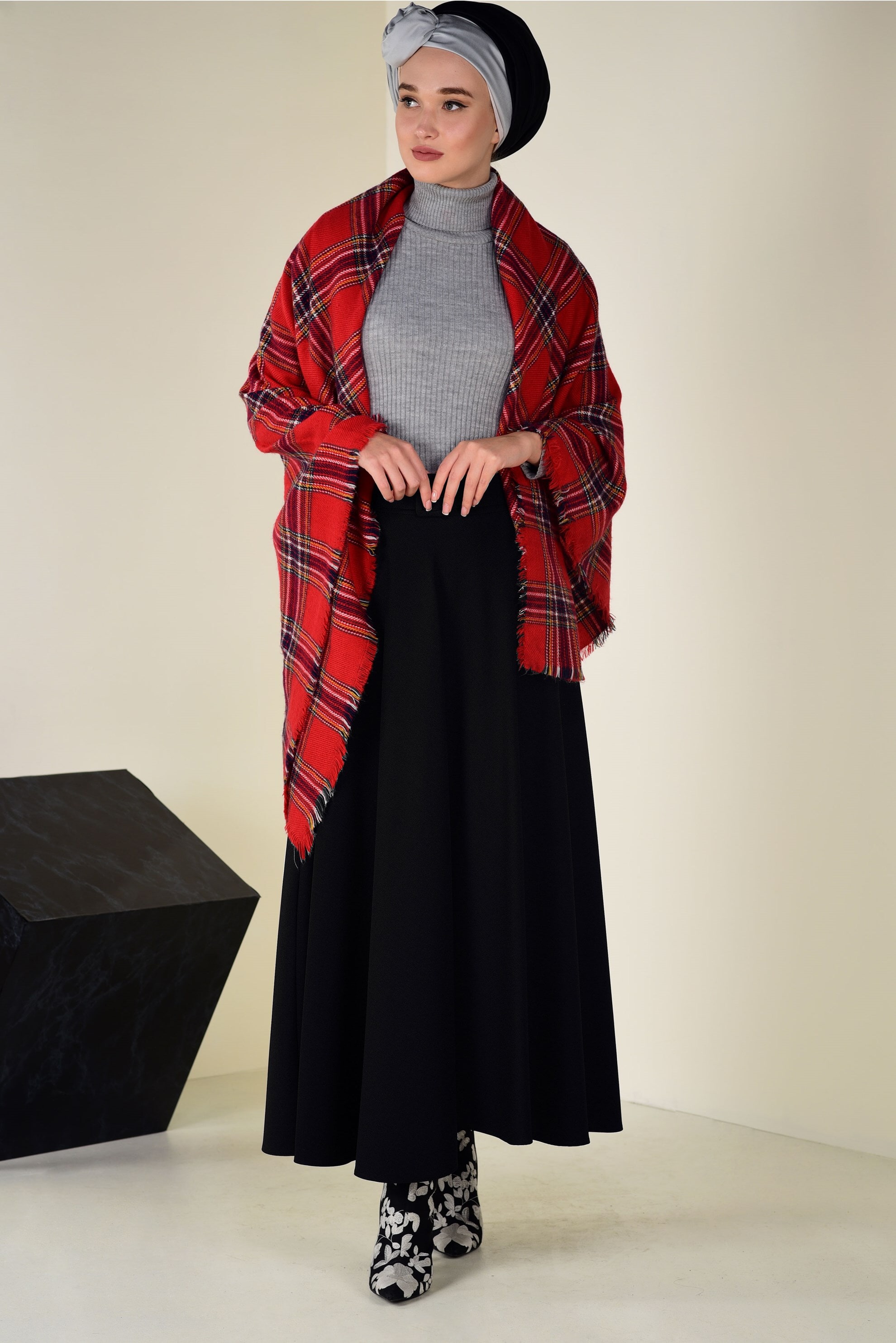 Tesettür giyim SİYAH BELİ KEMERLİ ÇAN ETEK 6243 