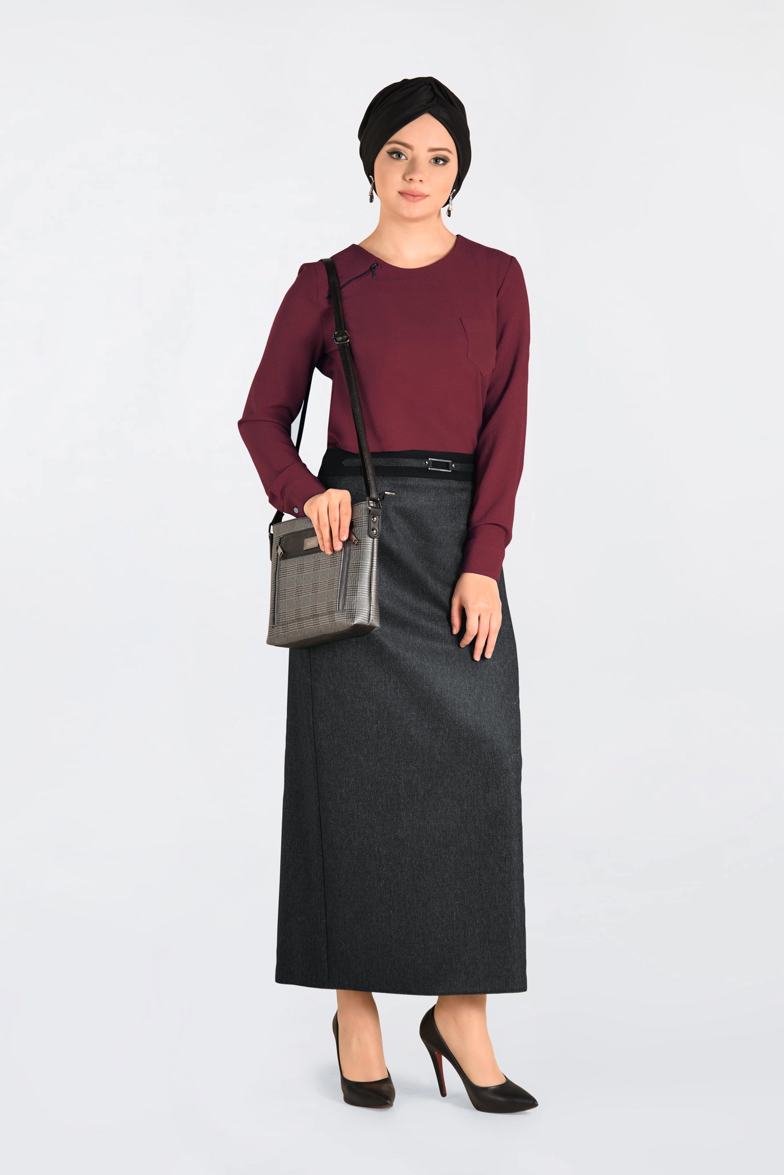 Tesettür giyim SİYAH JAKARLI KALEM ETEK 6256