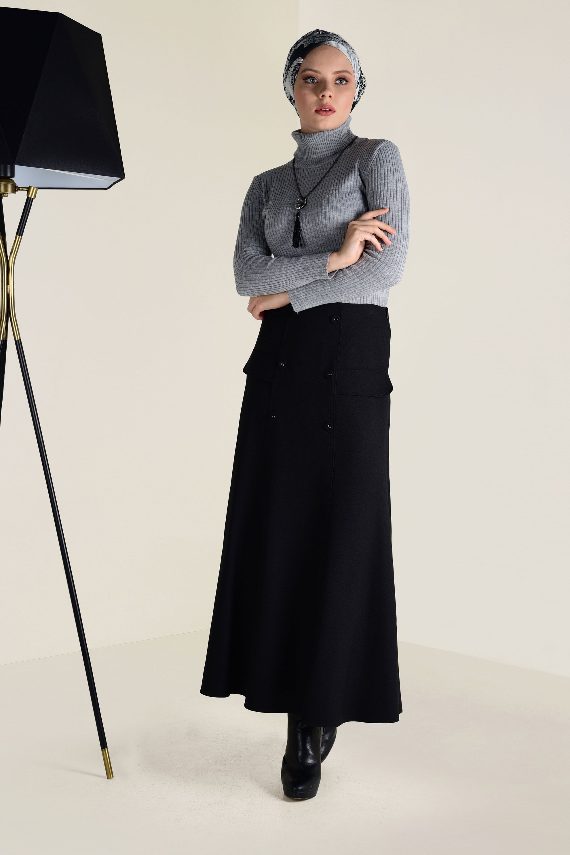 Tesettür giyim SİYAH DÜĞME DETAYLI VOLANLI ETEK 6260