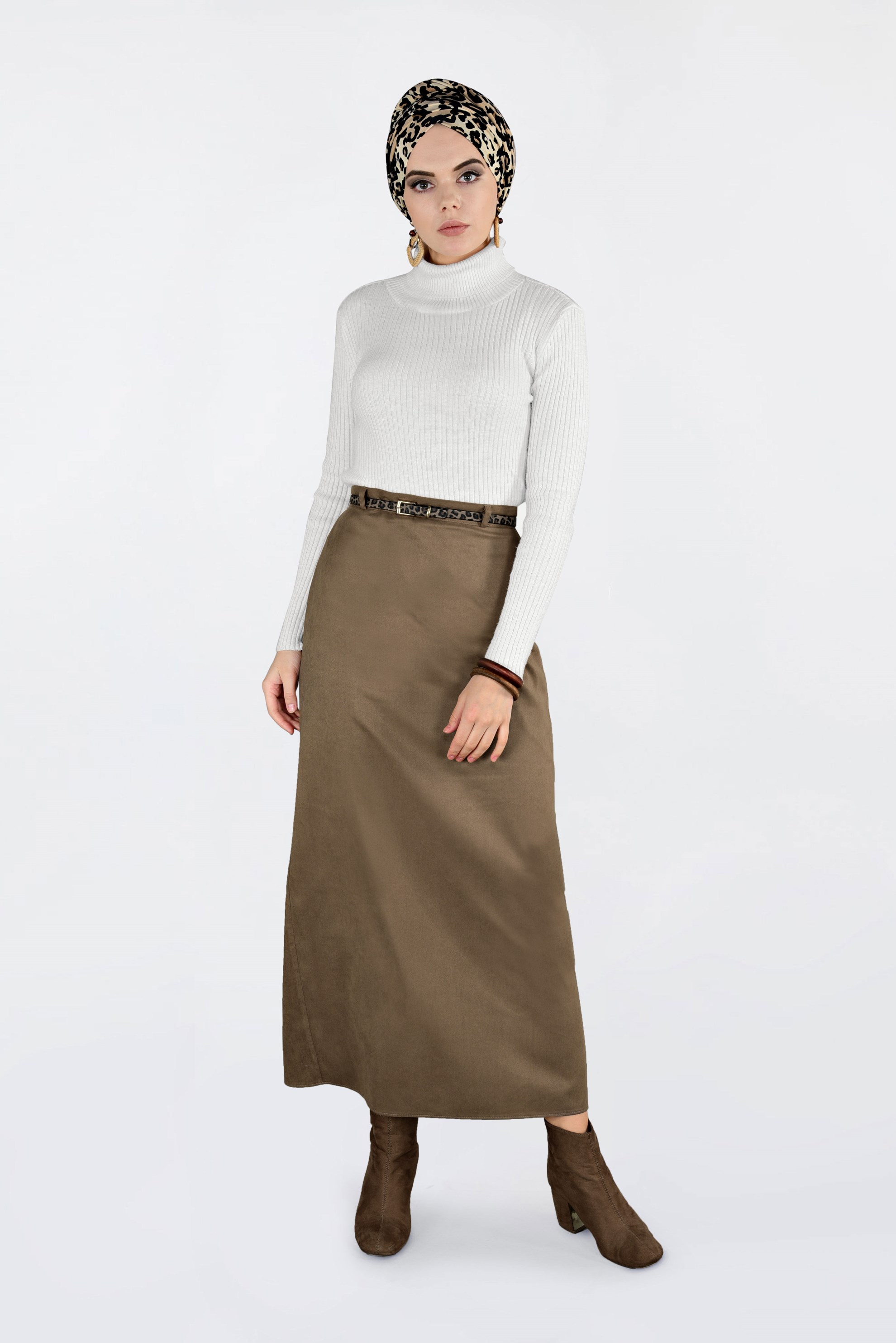 Tesettür giyim BEJ DÜZ KESİM SÜET ETEK 6263