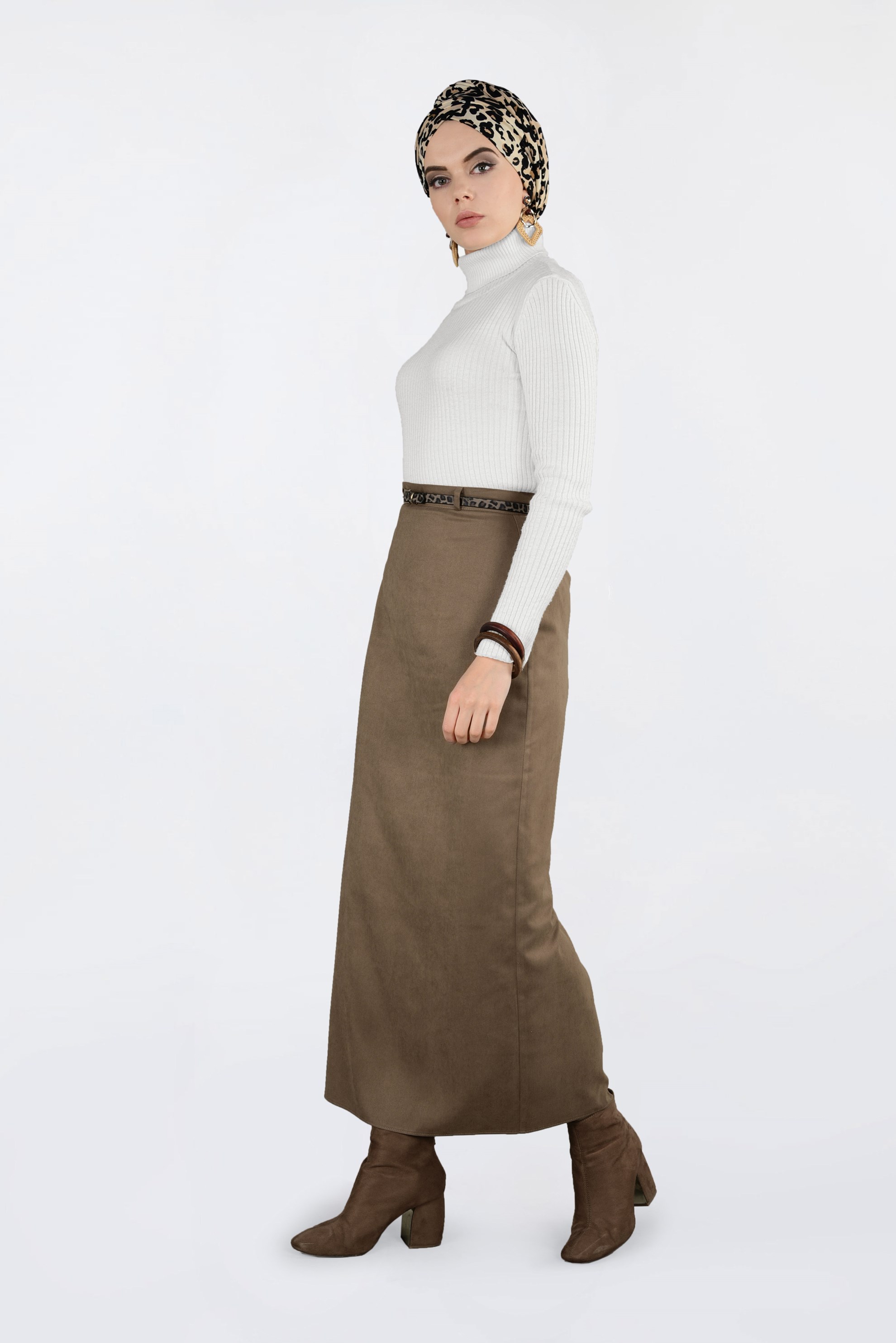Tesettür giyim BEJ DÜZ KESİM SÜET ETEK 6263