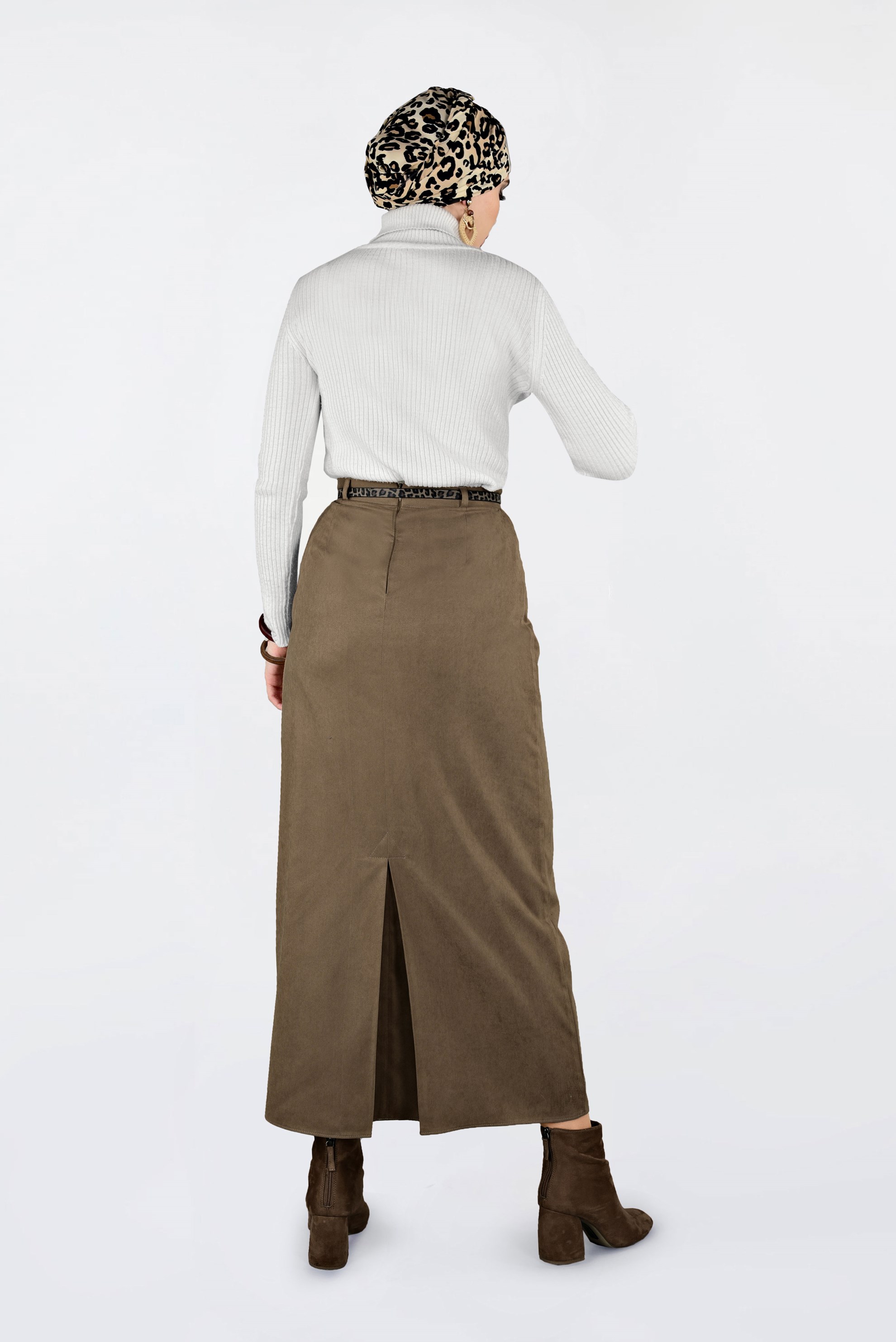 Tesettür giyim BEJ DÜZ KESİM SÜET ETEK 6263