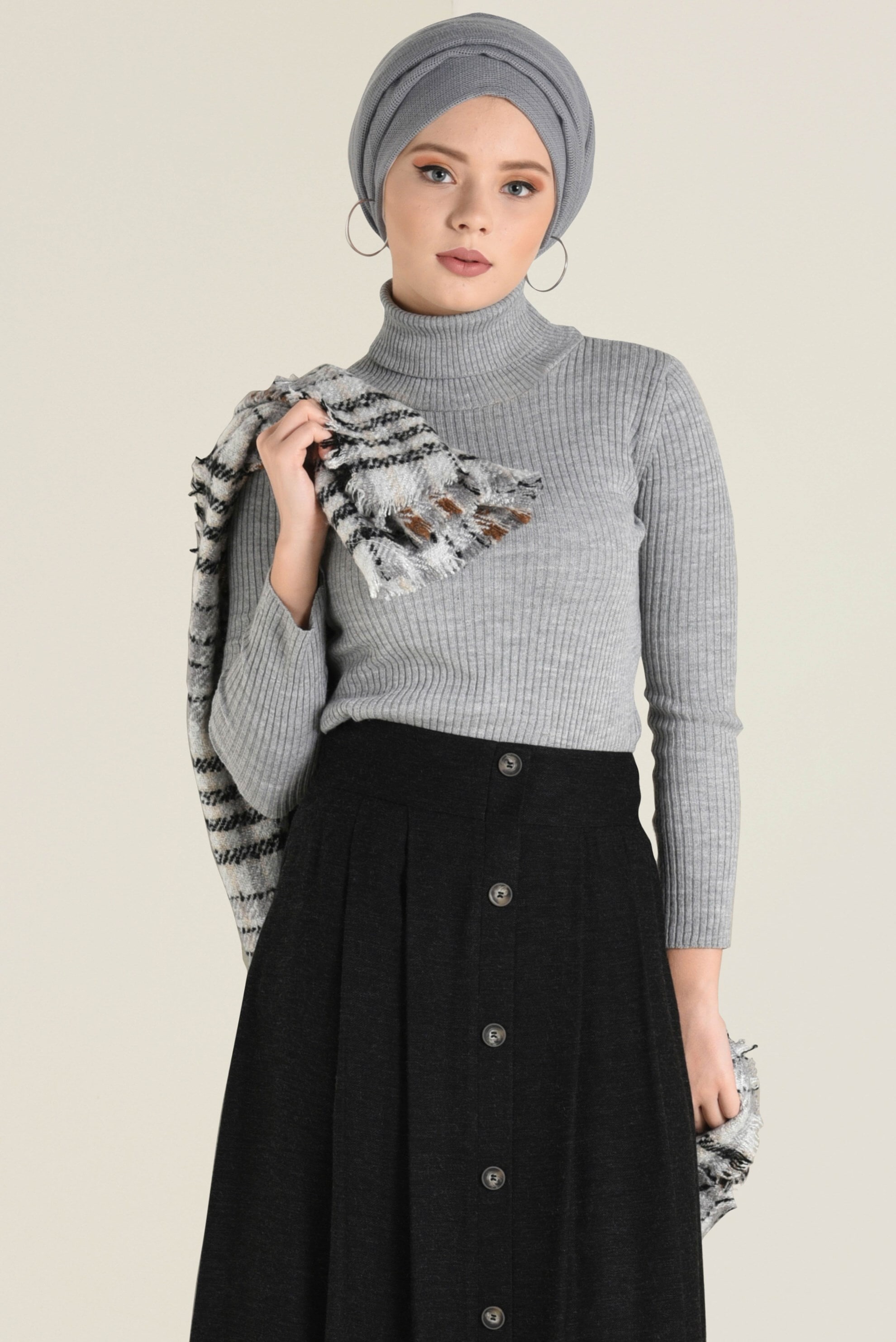 Tesettür giyim SİYAH BOYDAN DÜĞMELİ ETEK 6270 