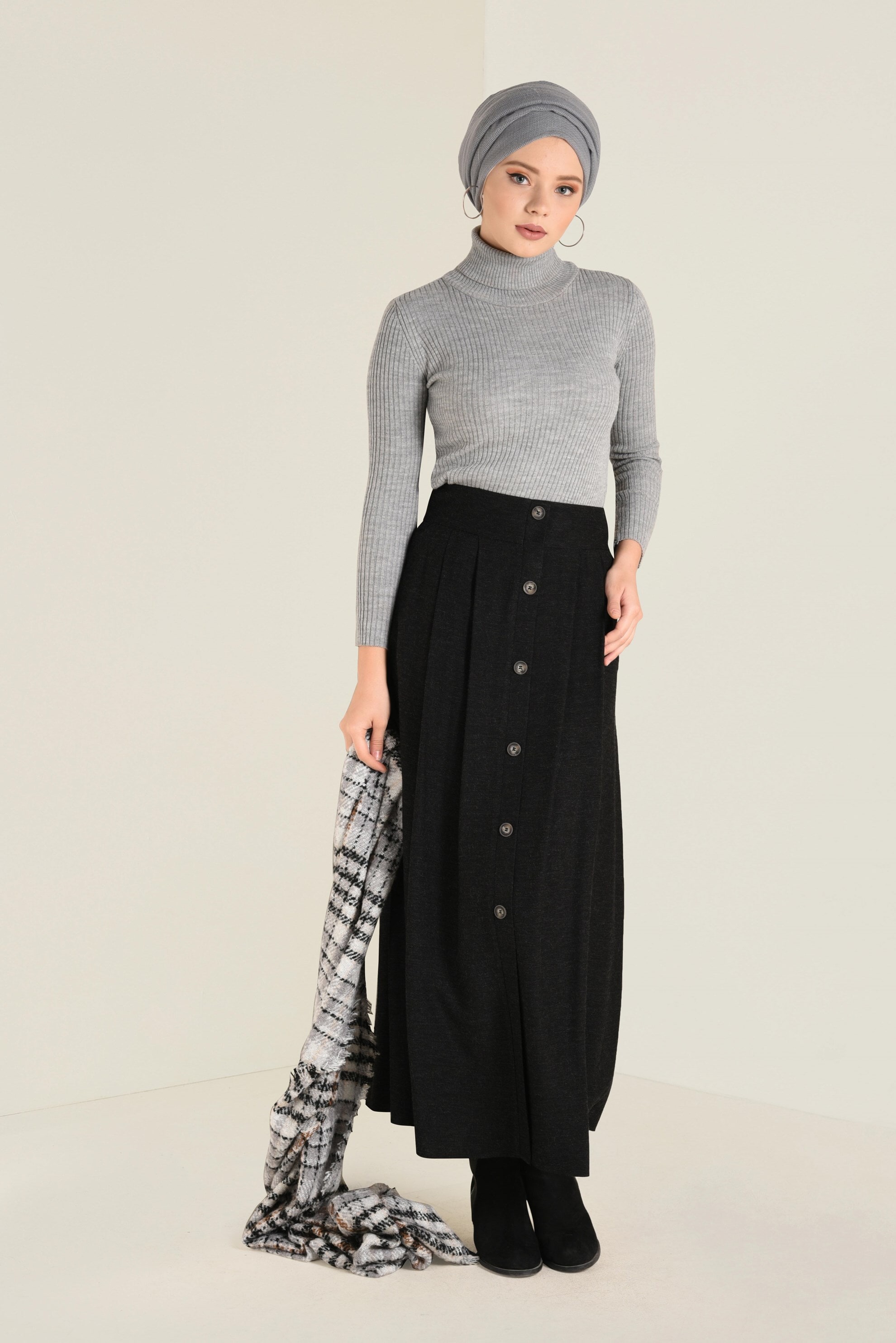 Tesettür giyim SİYAH BOYDAN DÜĞMELİ ETEK 6270 