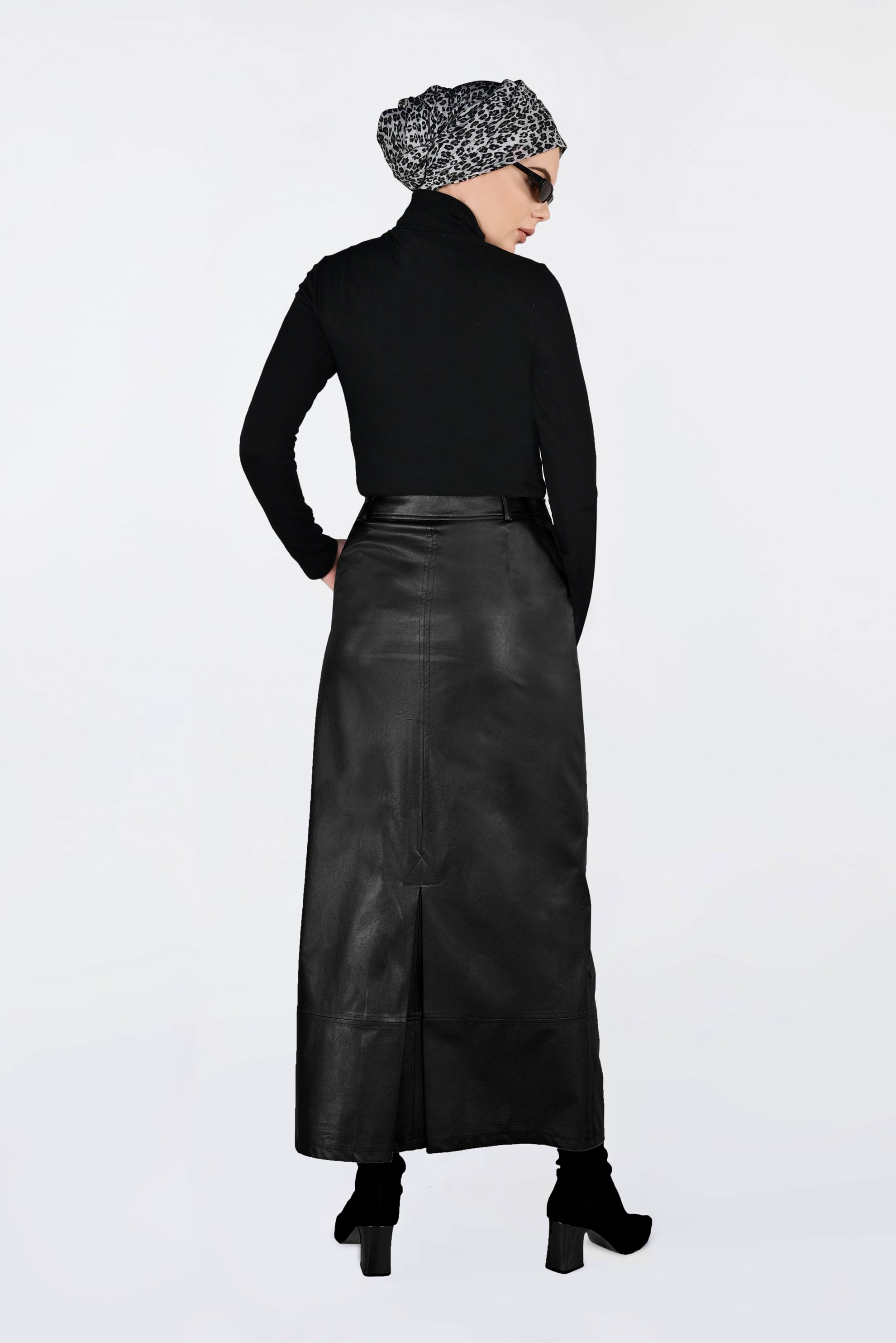 Tesettür giyim SİYAH CEPLİ SUNİ DERİ ETEK 6281