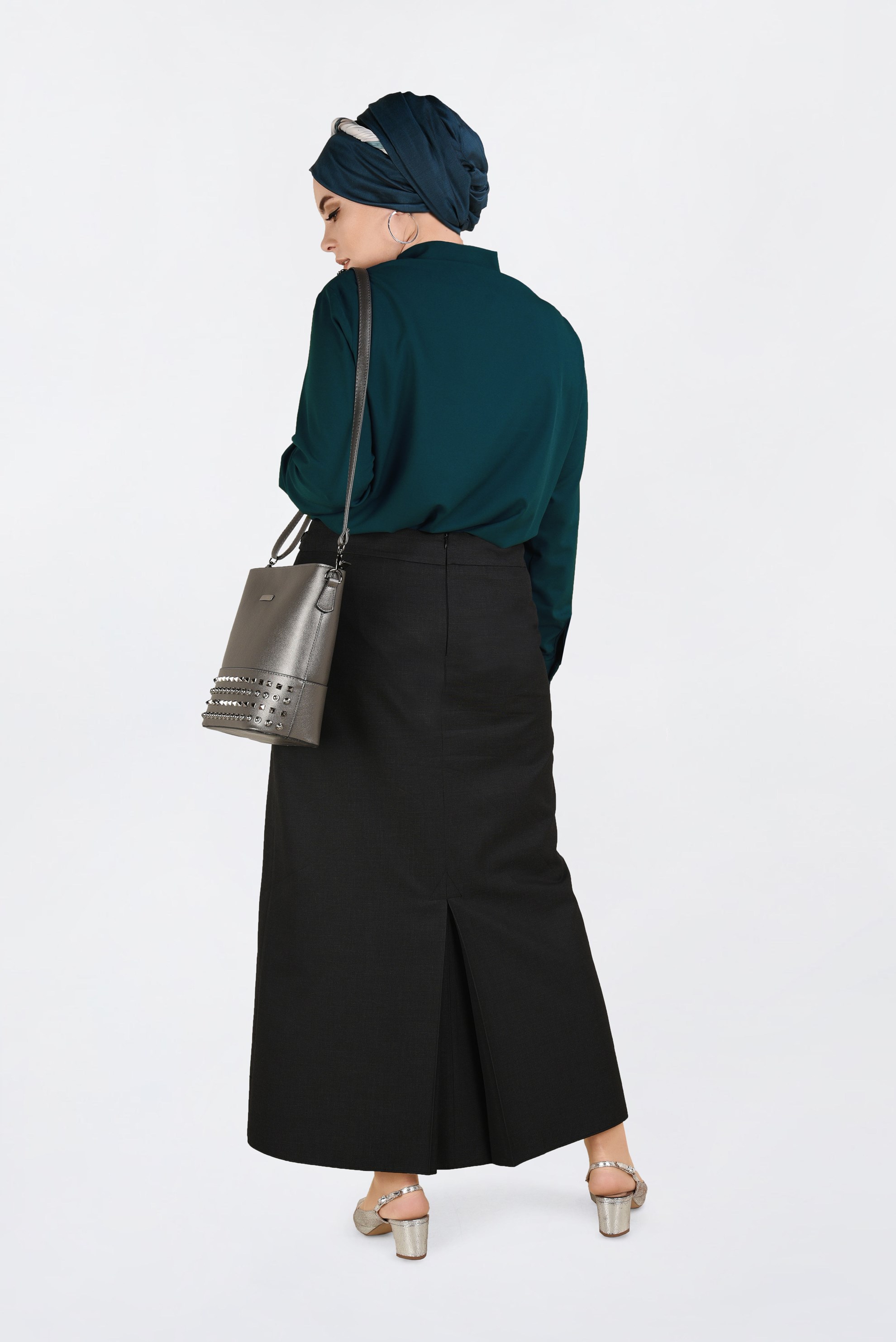 Hijab clothing BLACK BUTTONED SKIRT WITH HIDDEN SLIT 6283 