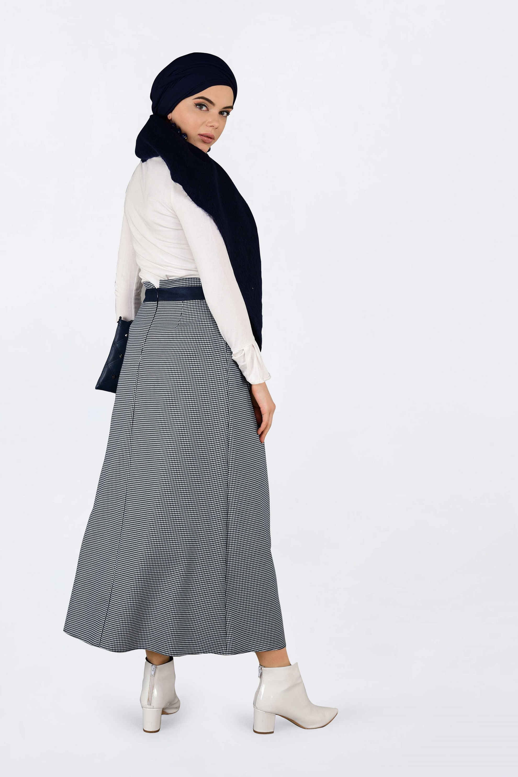 Tesettür giyim LACİVERT DÜĞME DETAYLI PİLELİ ETEK 6286