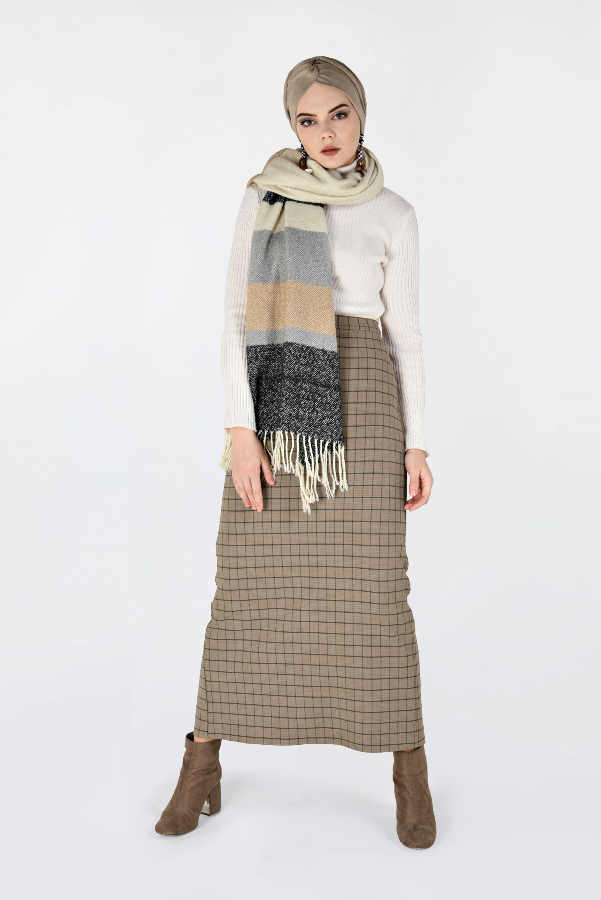 Tesettür giyim BEJ KARELİ GİZLİ YIRTMAÇLI ETEK 6299 