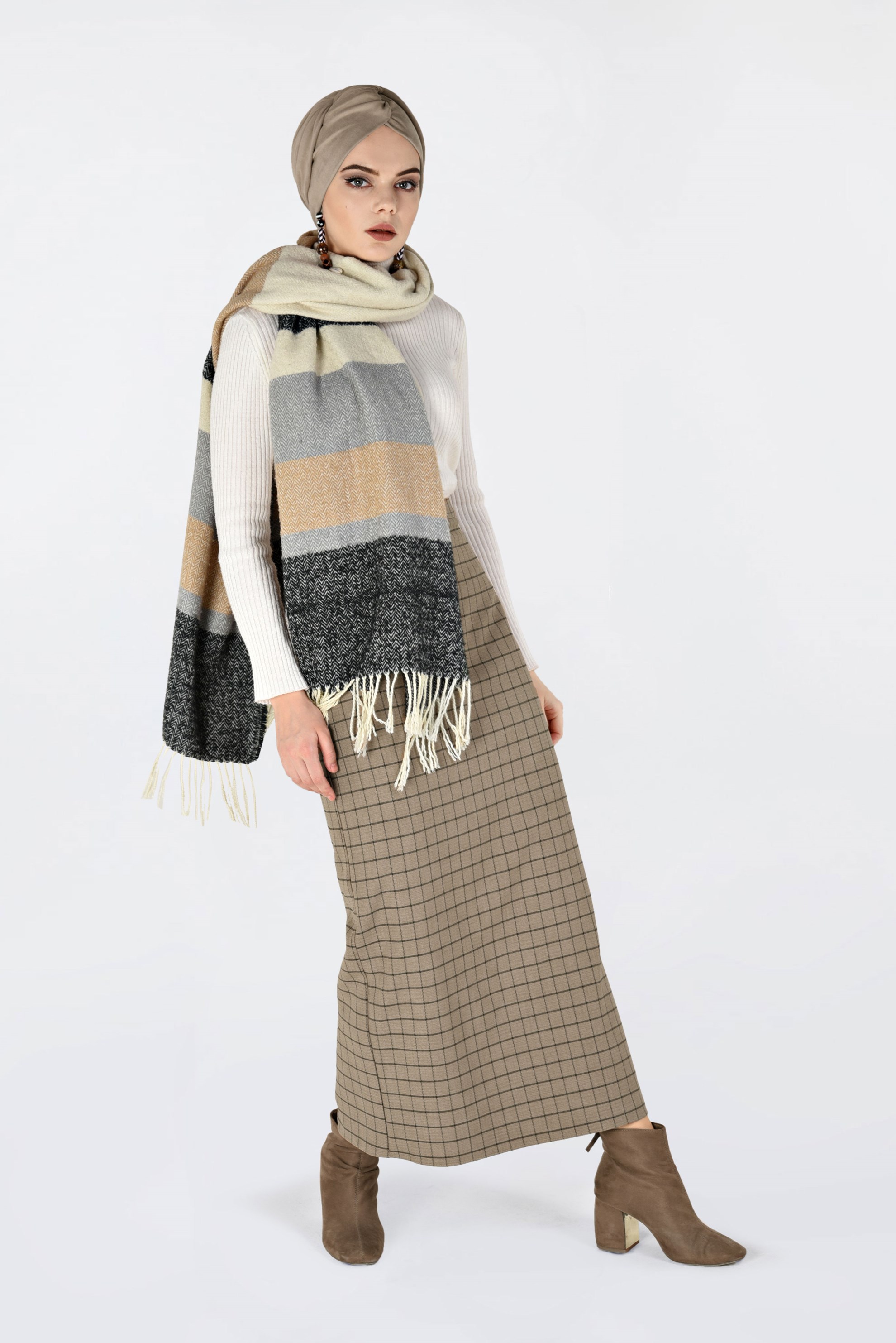 Tesettür giyim BEJ KARELİ GİZLİ YIRTMAÇLI ETEK 6299 