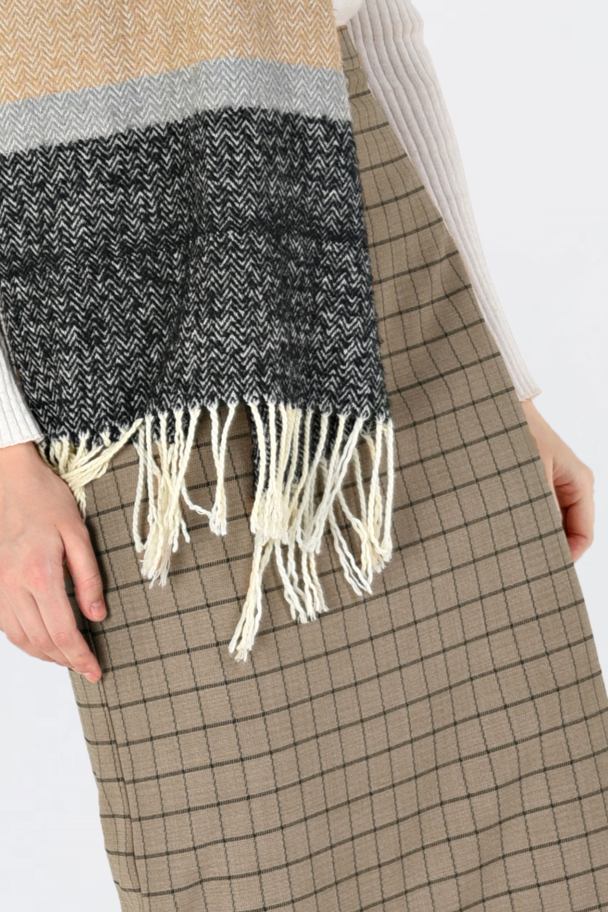 Tesettür giyim BEJ KARELİ GİZLİ YIRTMAÇLI ETEK 6299 