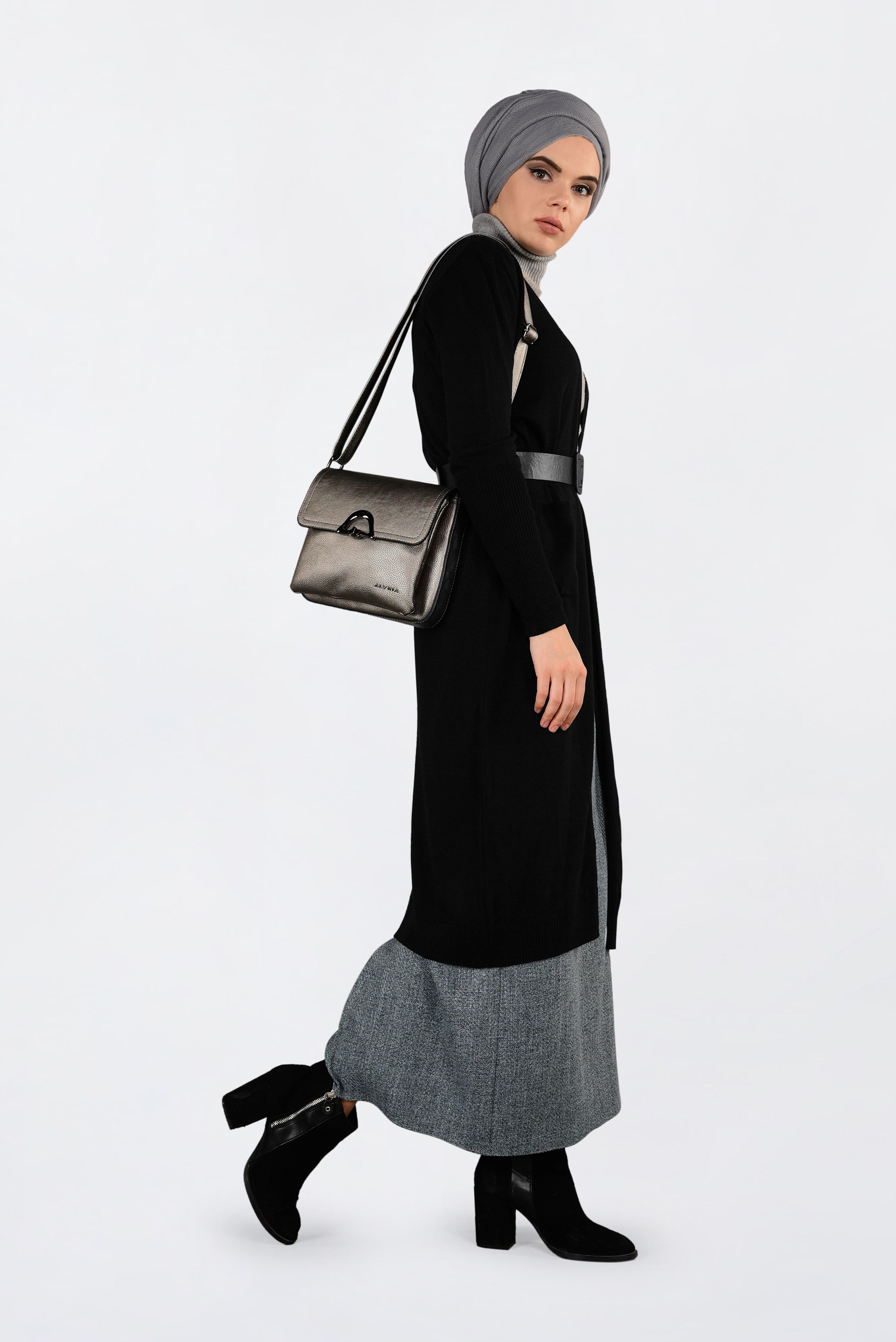 Tesettür giyim SİYAH CEPLİ UZUN HIRKA 4834 