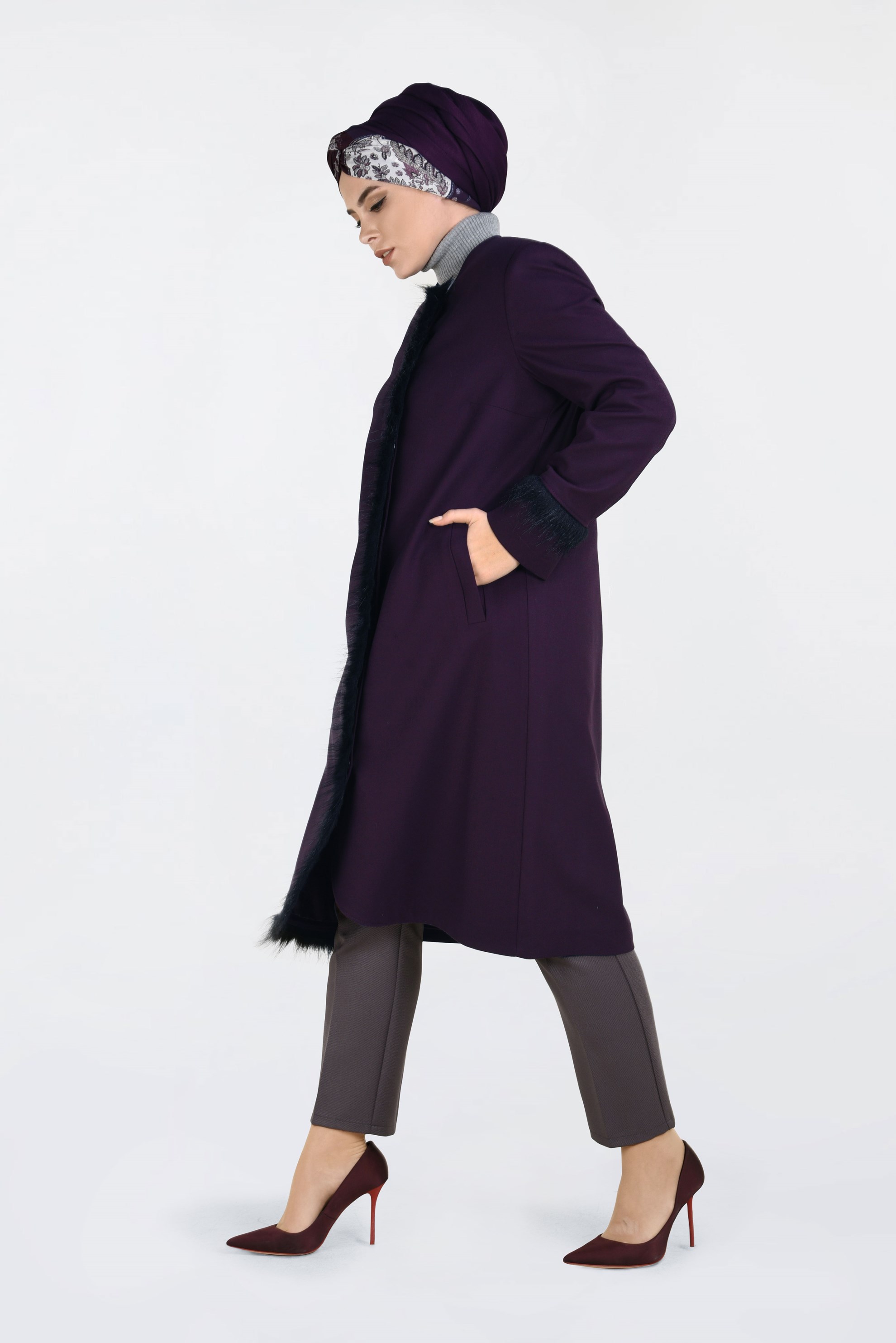 Tesettür giyim MÜRDÜM KÜRK DETAYLI KAŞE KABAN 9763 