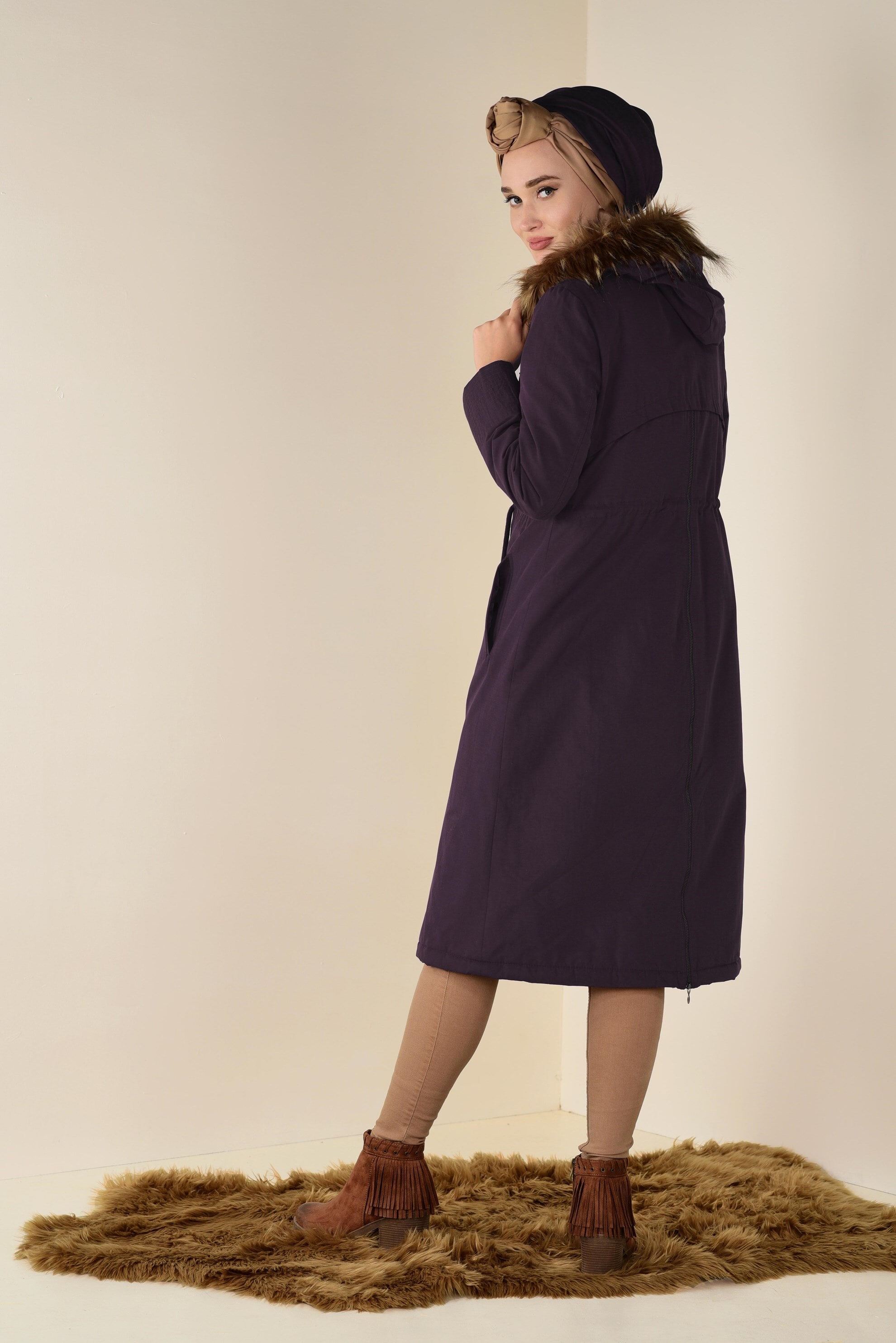 Tesettür giyim BORDO KAPÜŞONU SUNİ KÜRK DETAYLI KABAN 9764 