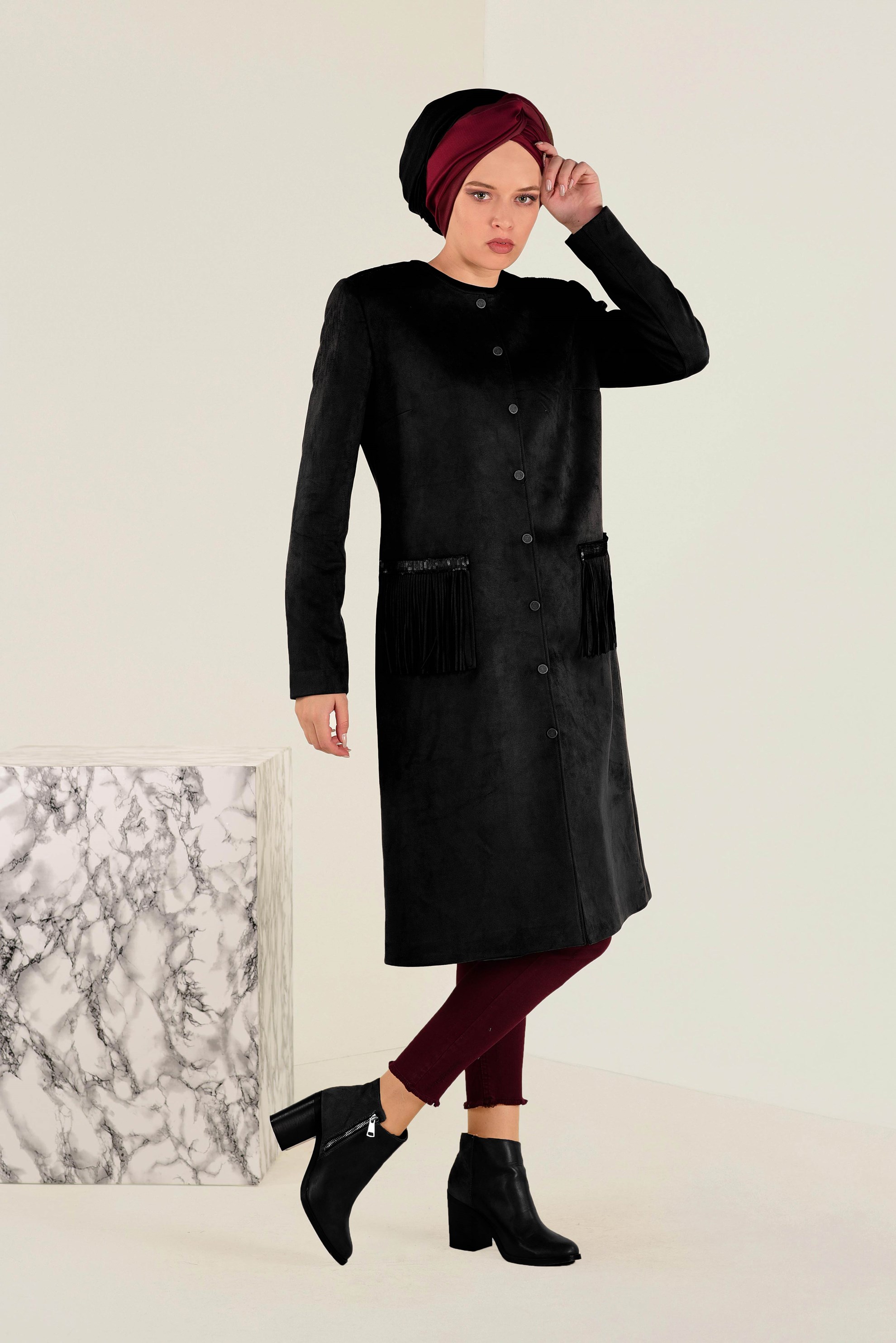 Tesettür giyim SİYAH PÜSKÜL DETAYLI SÜET KABAN 9765