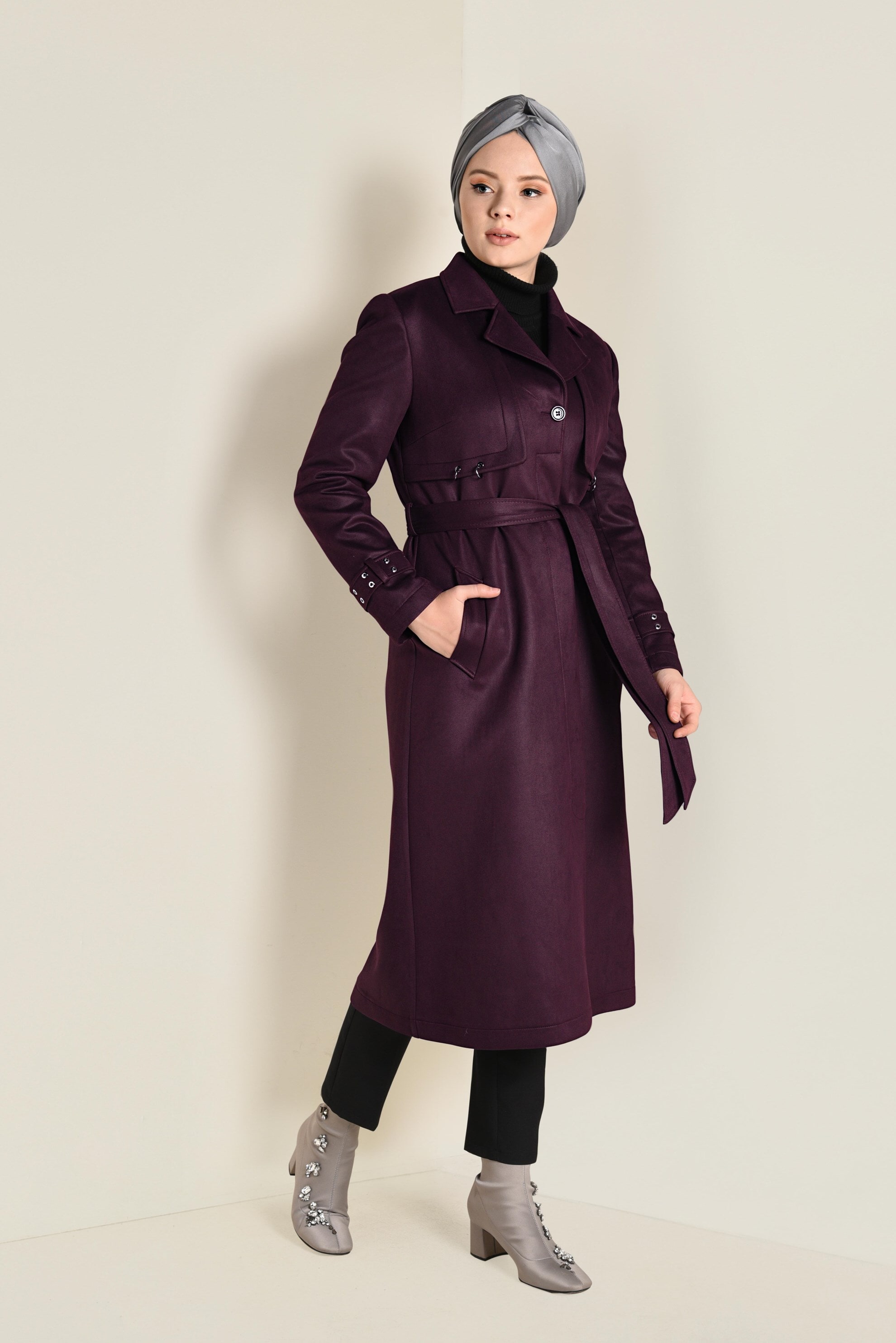 Tesettür giyim MÜRDÜM BELDEN KUŞAKLI DÜĞMELİ KABAN 9767 