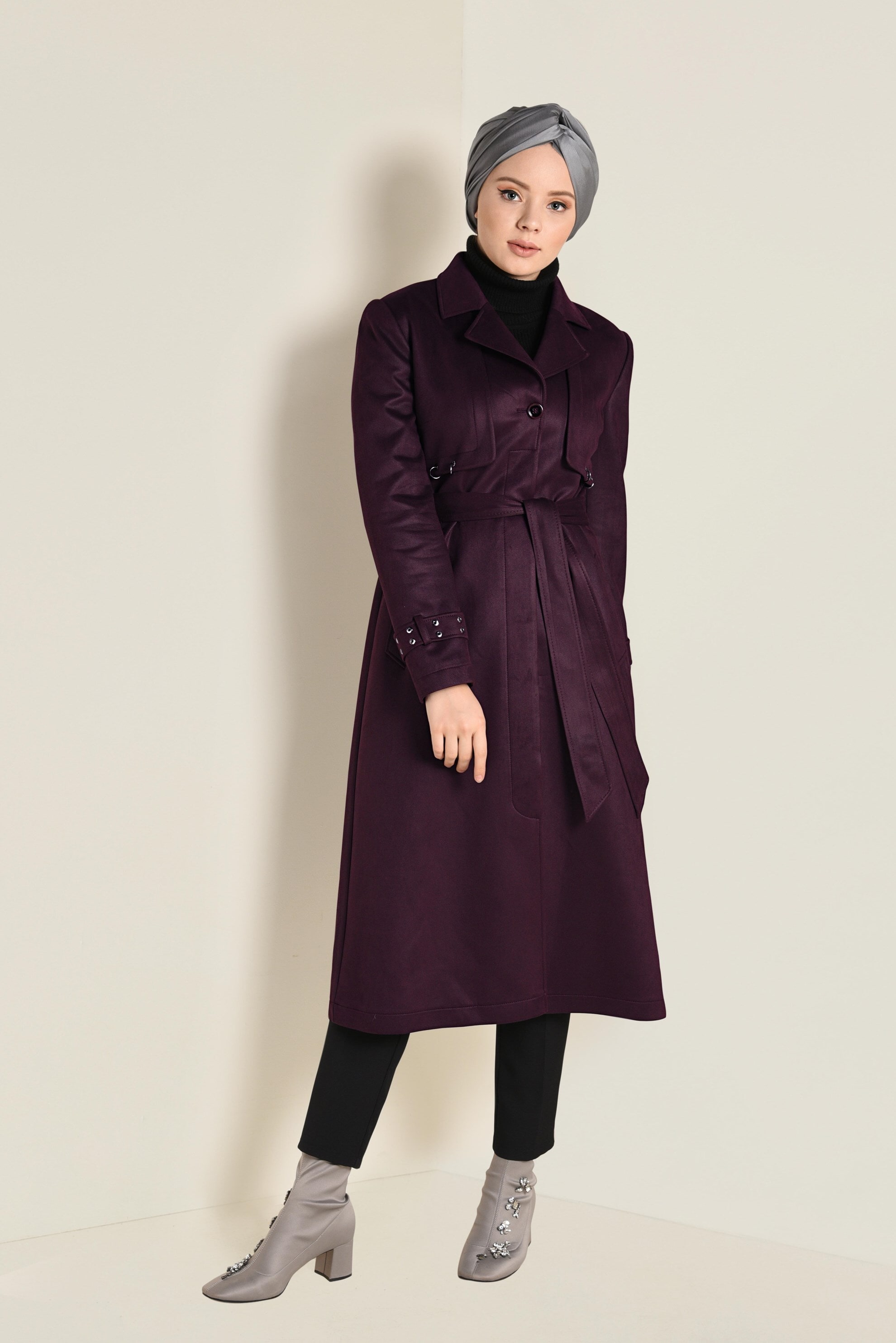 Tesettür giyim MÜRDÜM BELDEN KUŞAKLI DÜĞMELİ KABAN 9767 