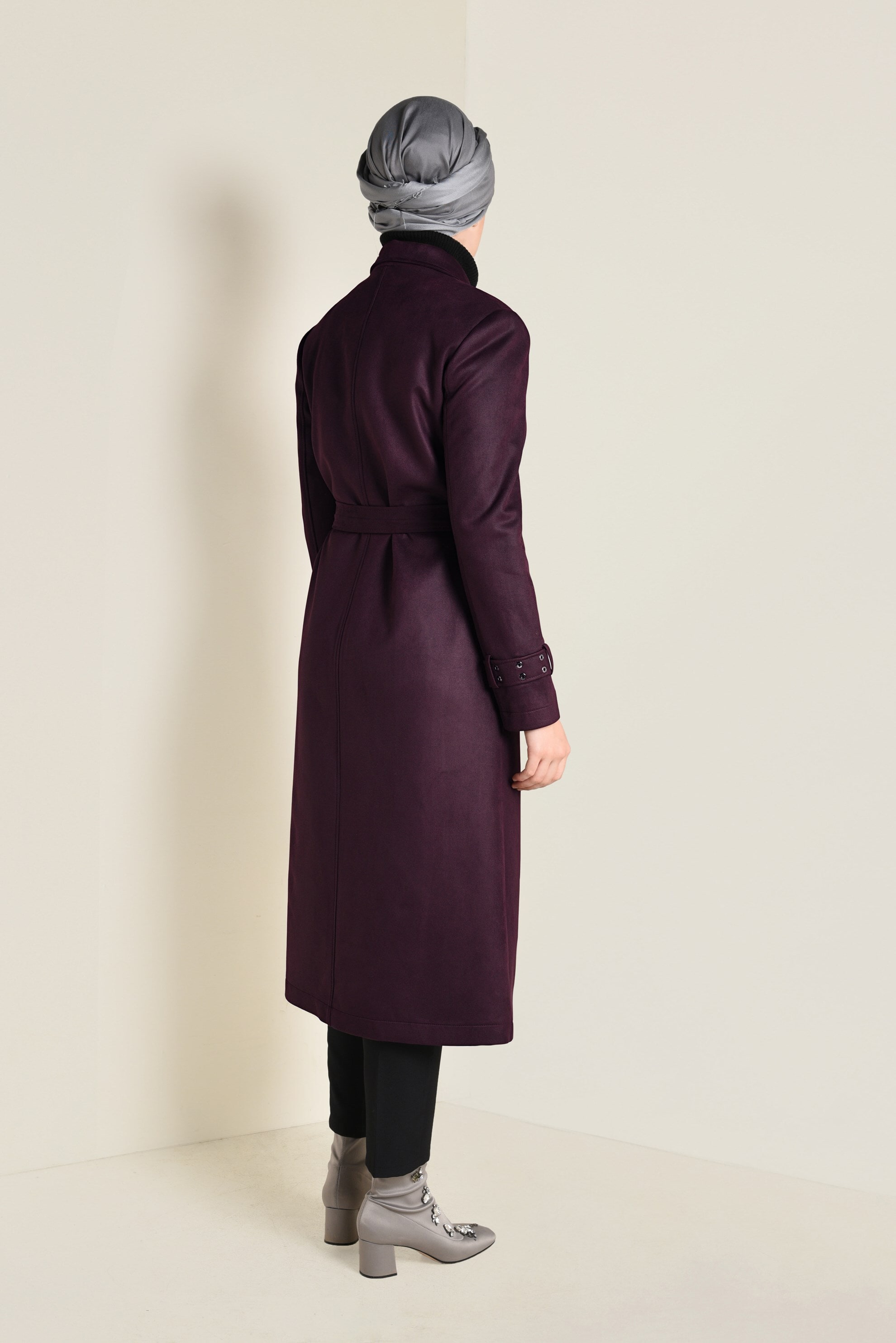 Tesettür giyim MÜRDÜM BELDEN KUŞAKLI DÜĞMELİ KABAN 9767 