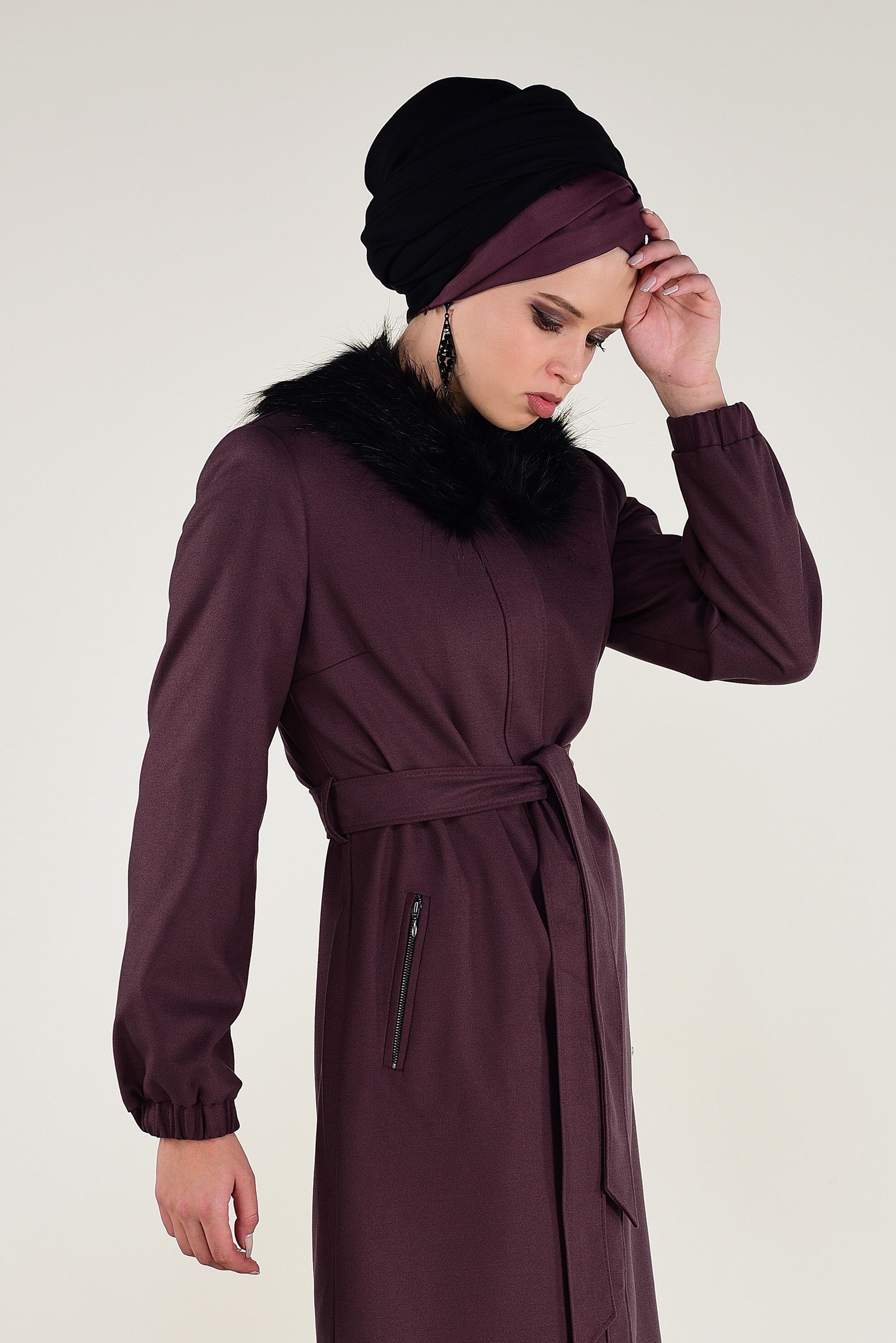 Tesettür giyim BORDO SUNİ KÜRK YAKALI KUŞAKLI KABAN 9768 