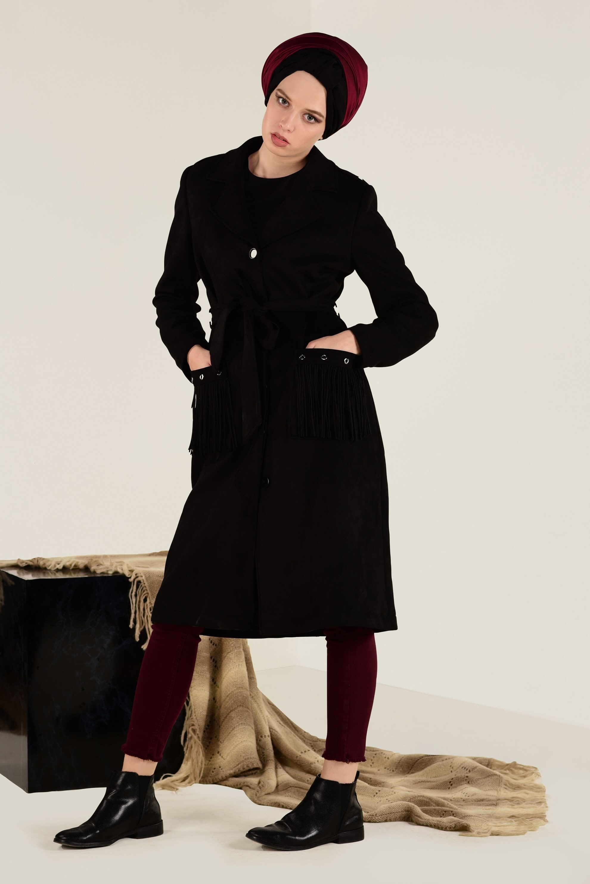 Tesettür giyim SİYAH CEPLERİ PÜSKÜL DETAYLI SÜET KABAN 9776 