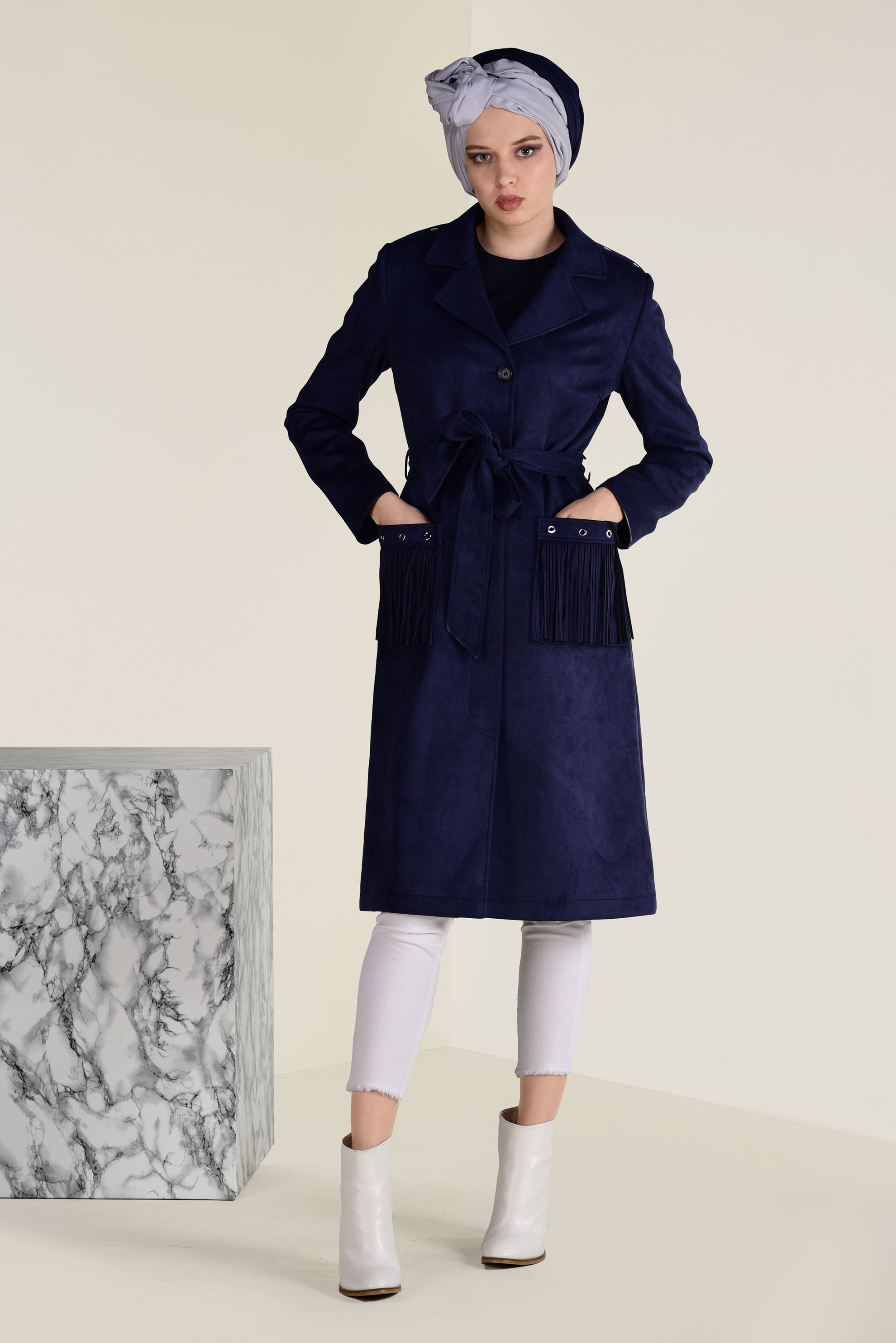 Tesettür giyim LACİVERT CEPLERİ PÜSKÜL DETAYLI SÜET KABAN 9776 