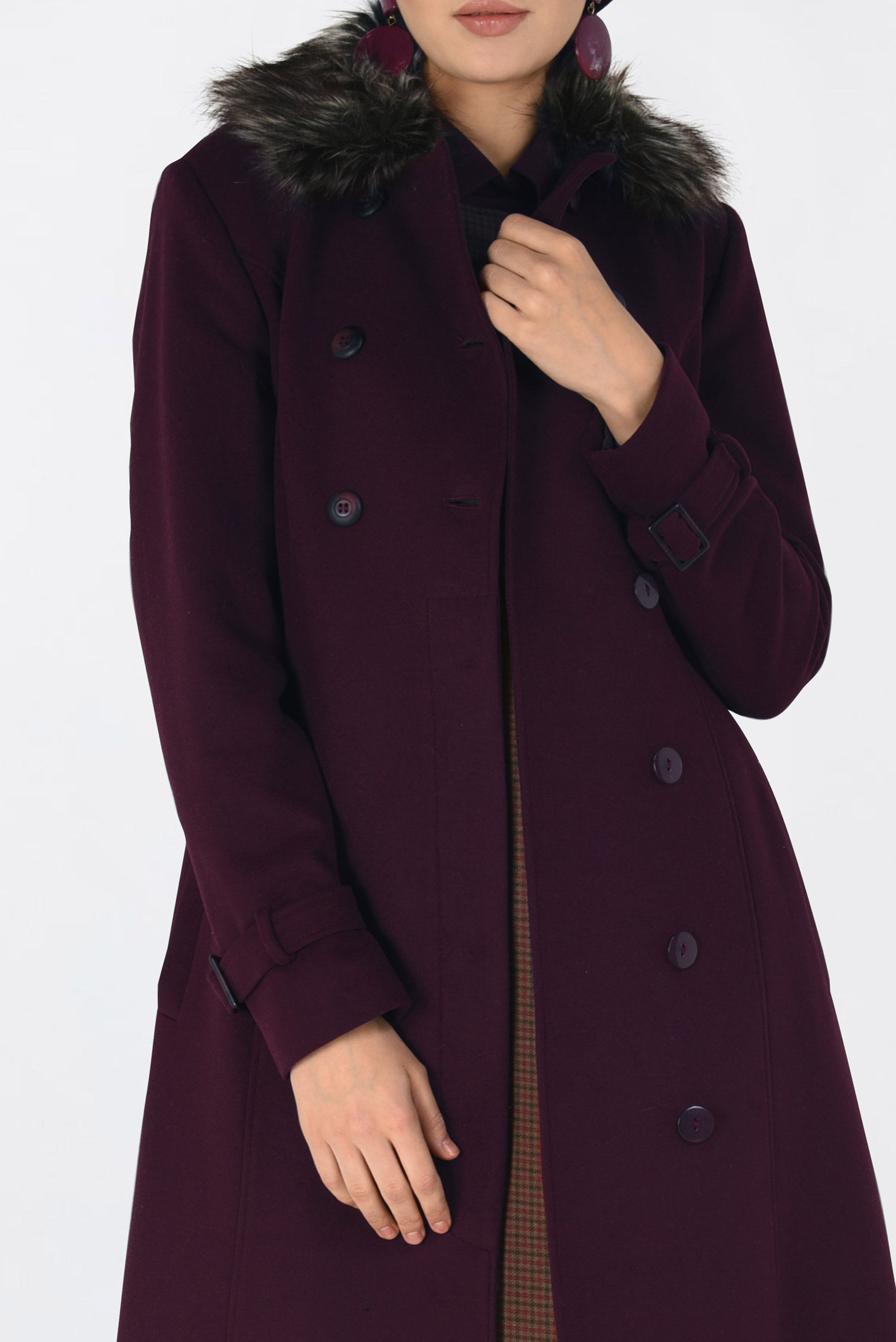 Tesettür giyim BORDO YAKASI KÜRKLÜ BİLEKLERİ KEMER DETAYLI KABAN 9783 