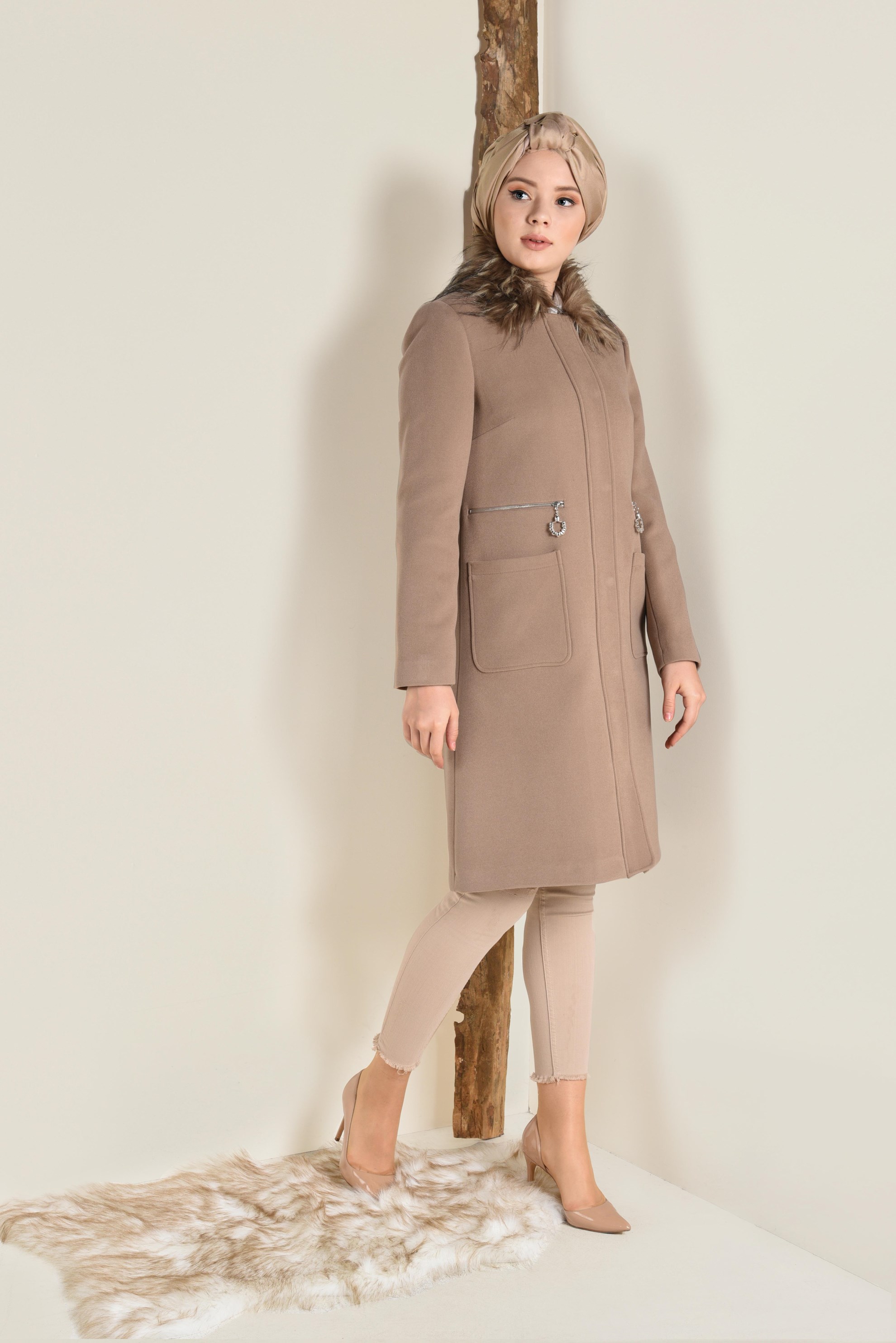 Tesettür giyim KAHVE YAKASI SUNİ KÜRK DETAYLI KAŞE KABAN 9785 