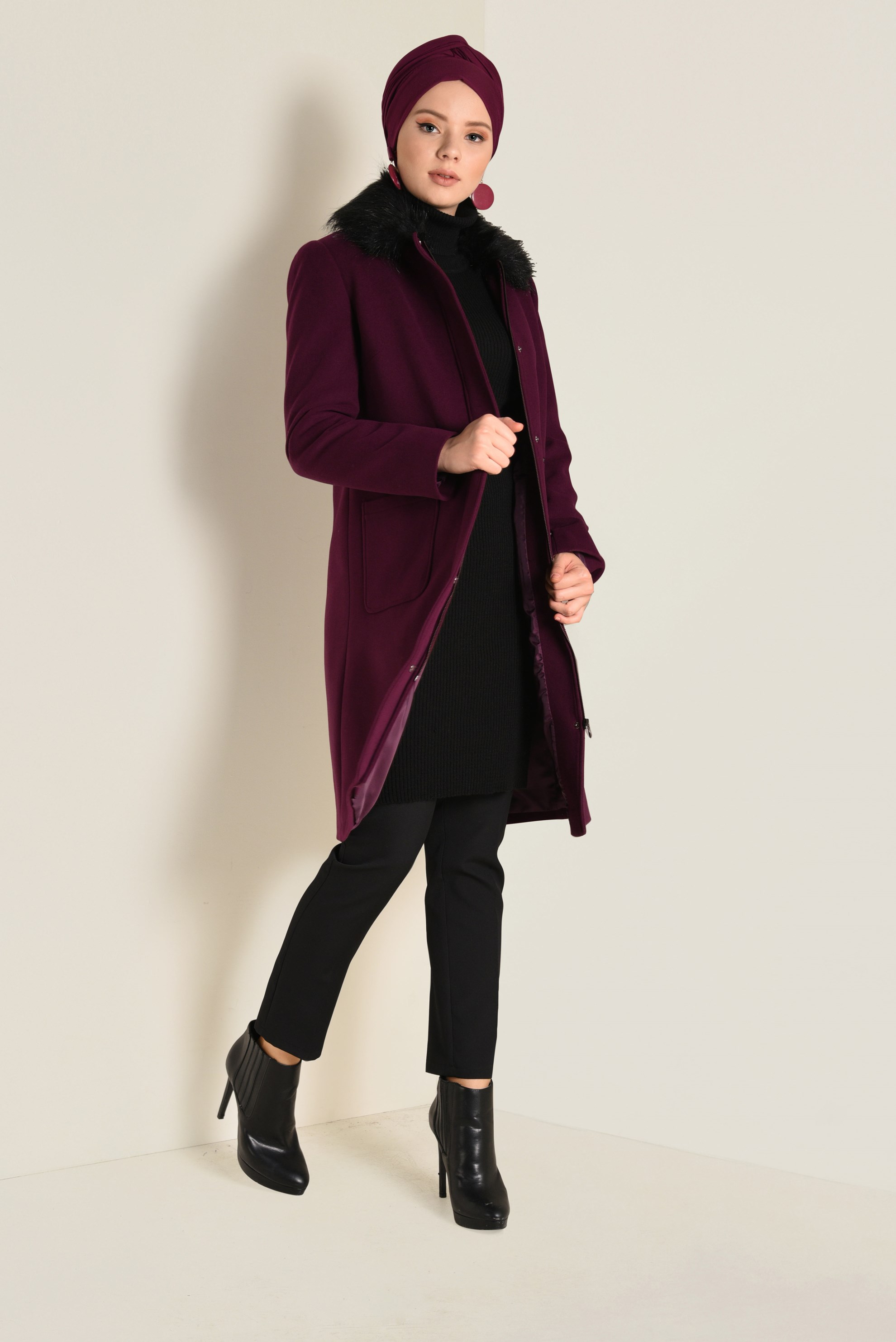 Tesettür giyim MÜRDÜM YAKASI SUNİ KÜRK DETAYLI KAŞE KABAN 9785 