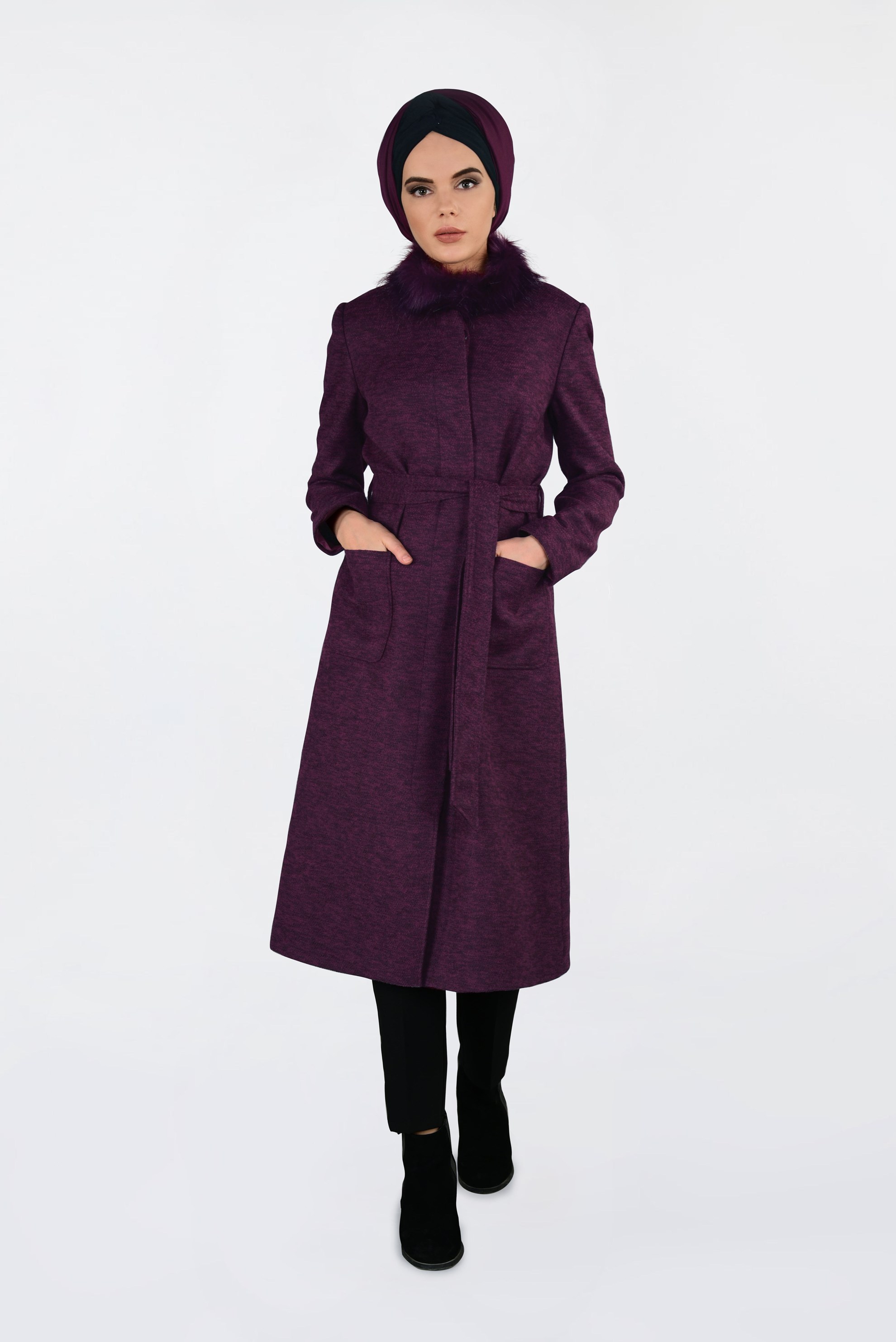 Tesettür giyim BORDO YAKASI KÜRKLÜ GİZLİ DÜĞMELİ KABAN 9790 