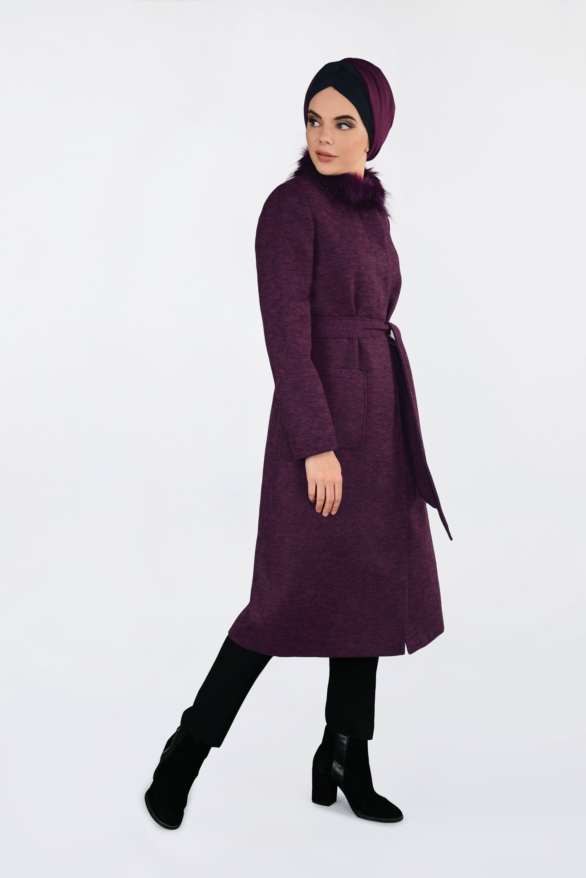 Tesettür giyim BORDO YAKASI KÜRKLÜ GİZLİ DÜĞMELİ KABAN 9790 